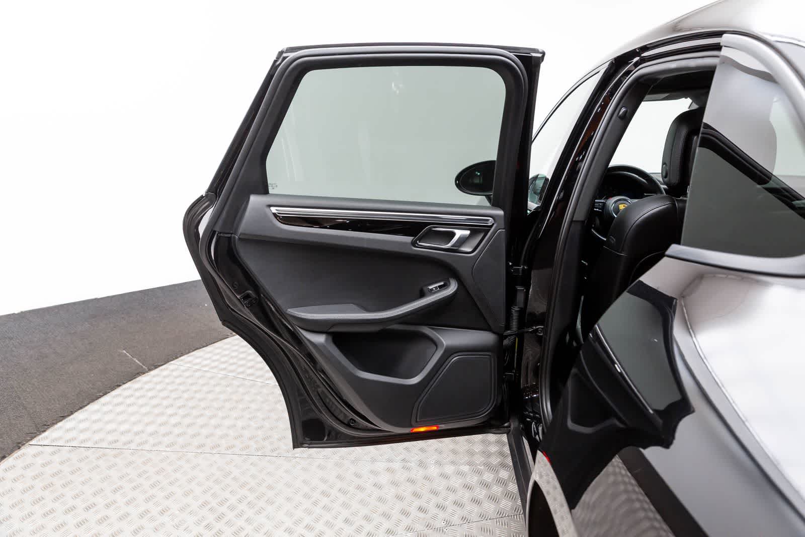 Thumbnail: 2022 Porsche Macan - 37