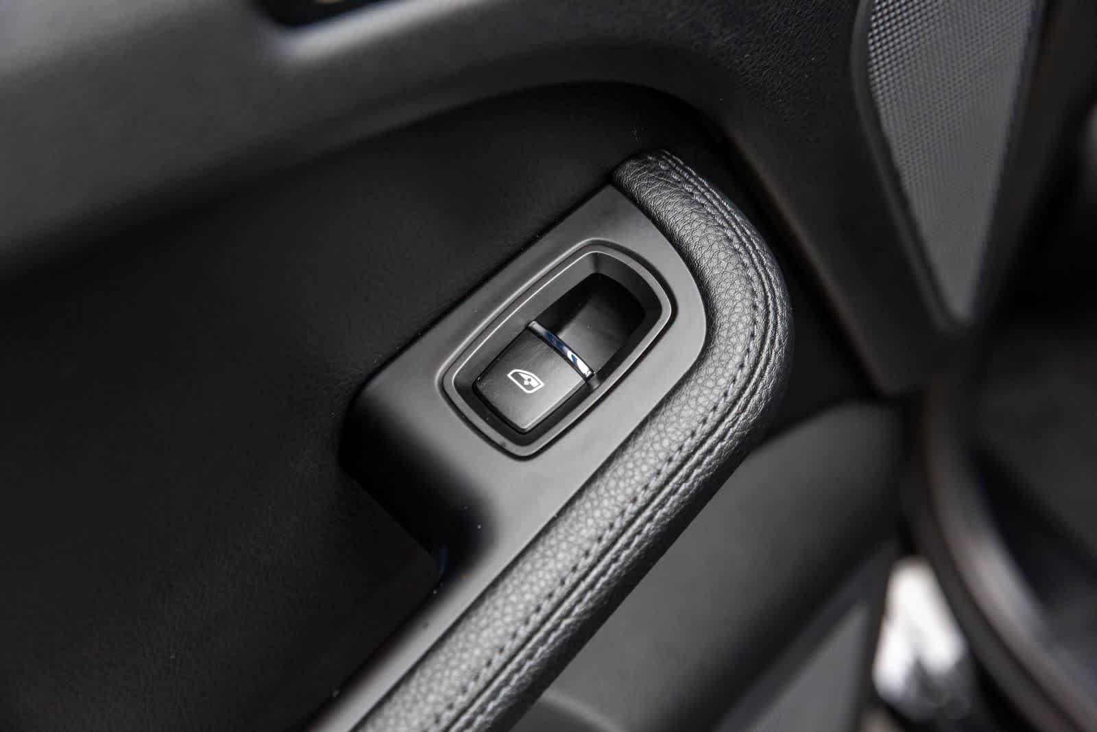 Thumbnail: 2022 Porsche Macan - 38