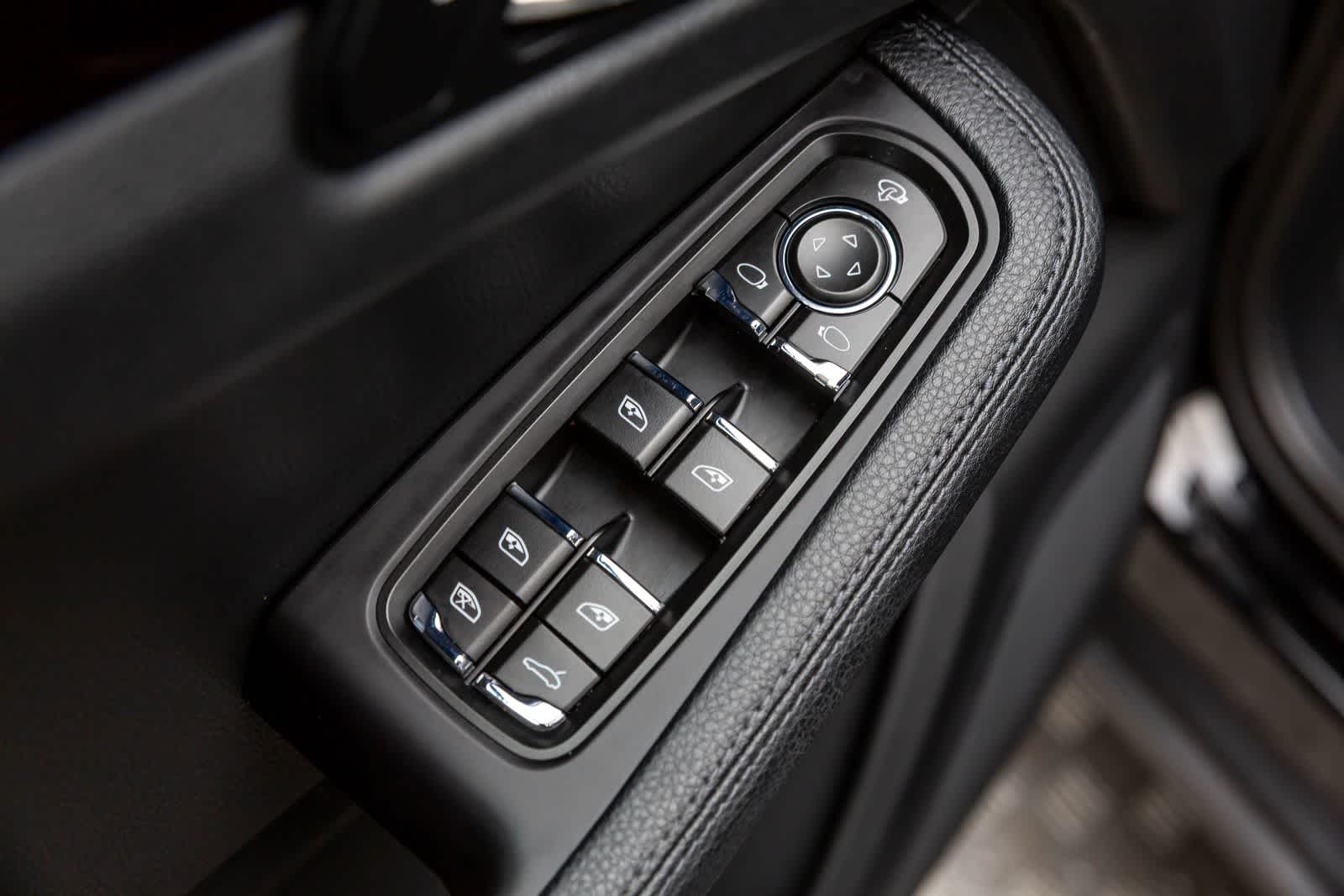 Thumbnail: 2022 Porsche Macan - 24