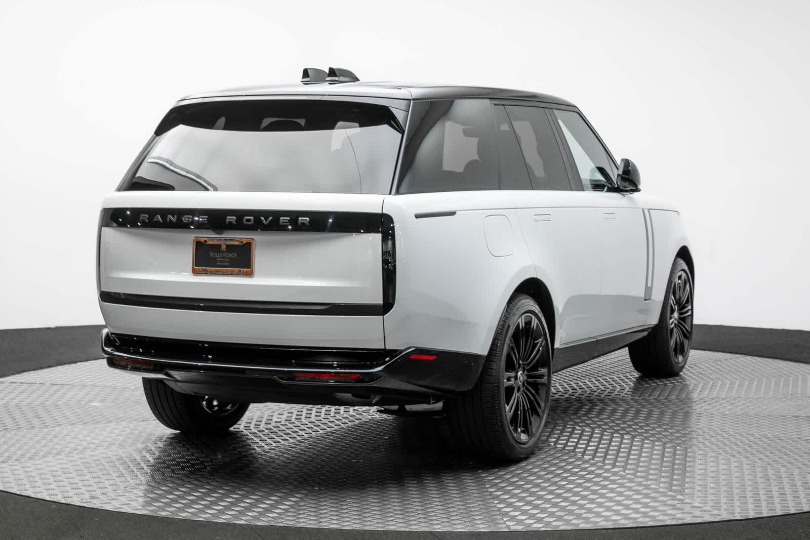 Thumbnail: 2025 Land Rover Range Rover - 26