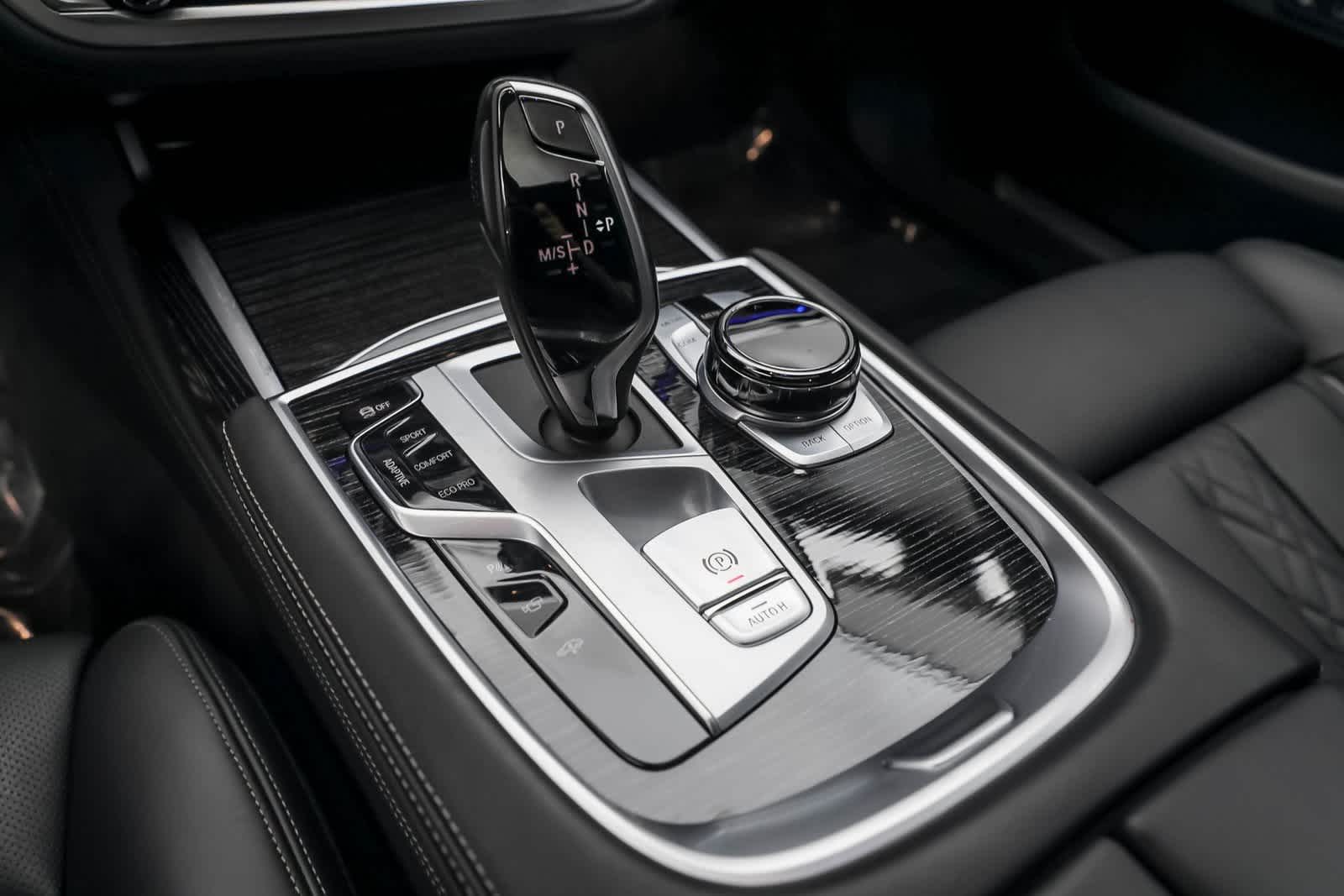 Thumbnail: 2022 BMW 7 Series - 16