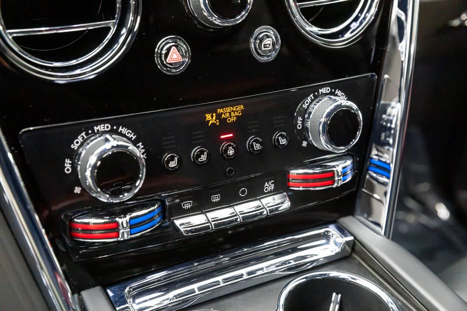 Thumbnail: 2022 Rolls-Royce Cullinan - 25