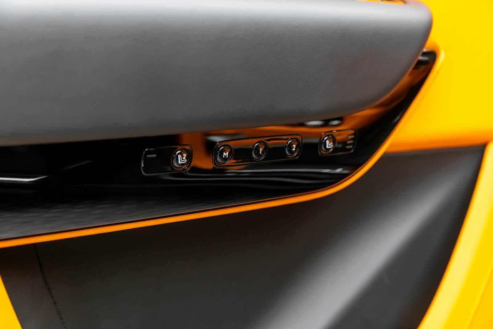 Thumbnail: 2024 Rolls-Royce Cullinan - 11