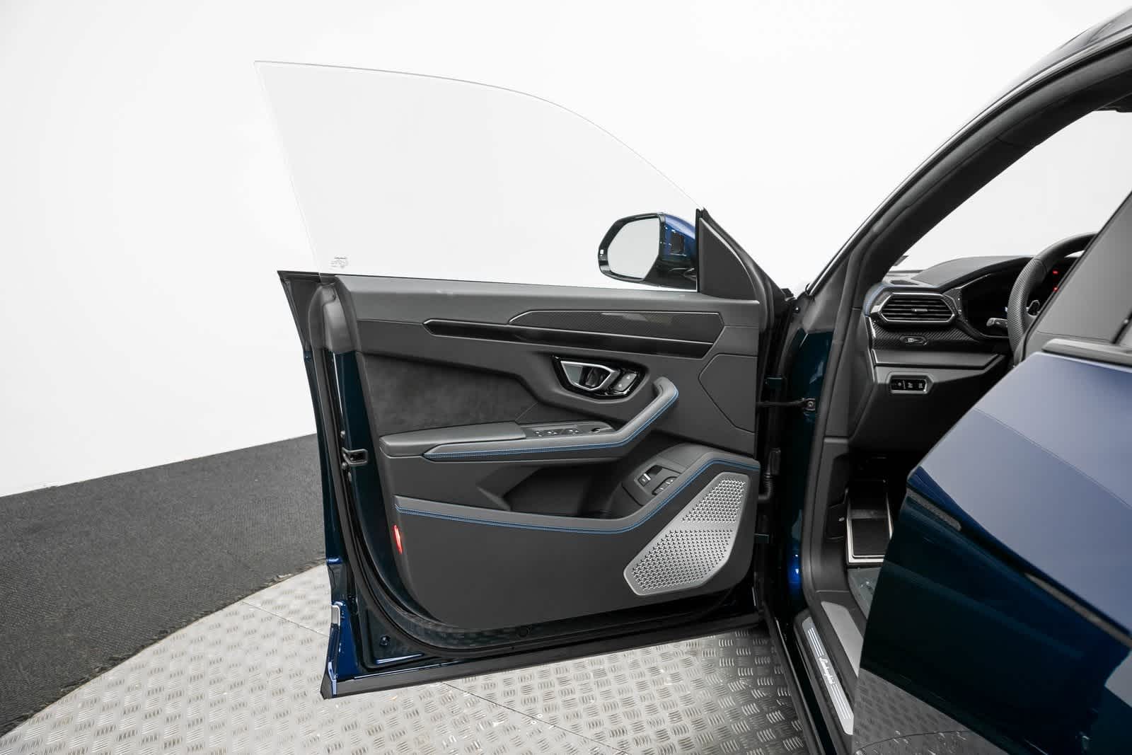Thumbnail: 2022 Lamborghini Urus - 23