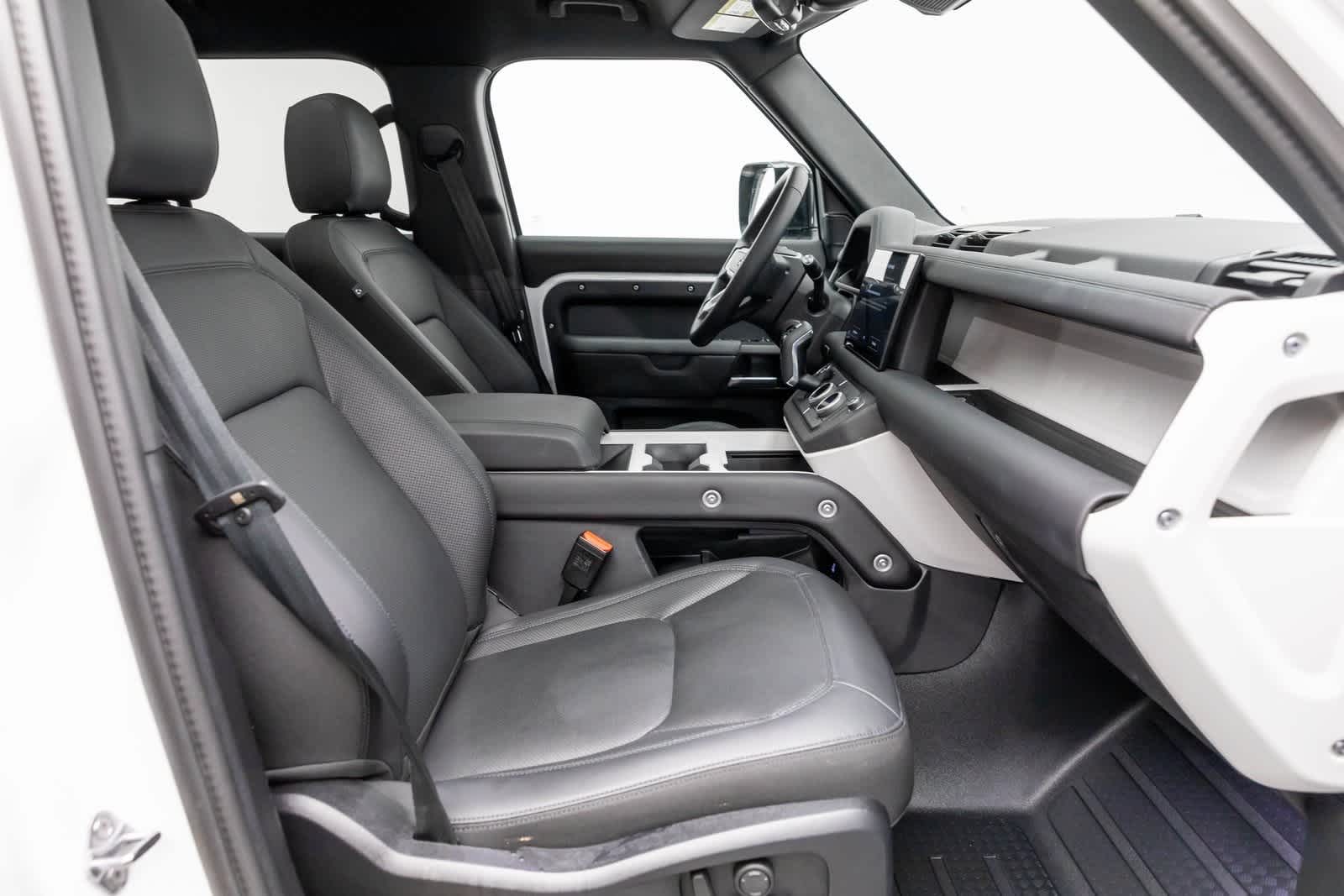 Thumbnail: 2025 Land Rover Defender - 14