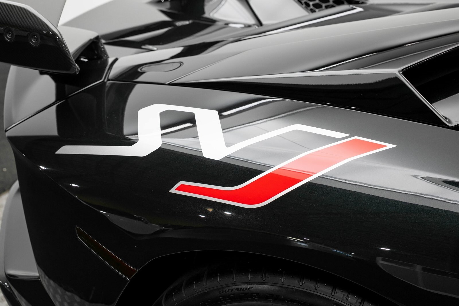 2021 Lamborghini Aventador SVJ 8