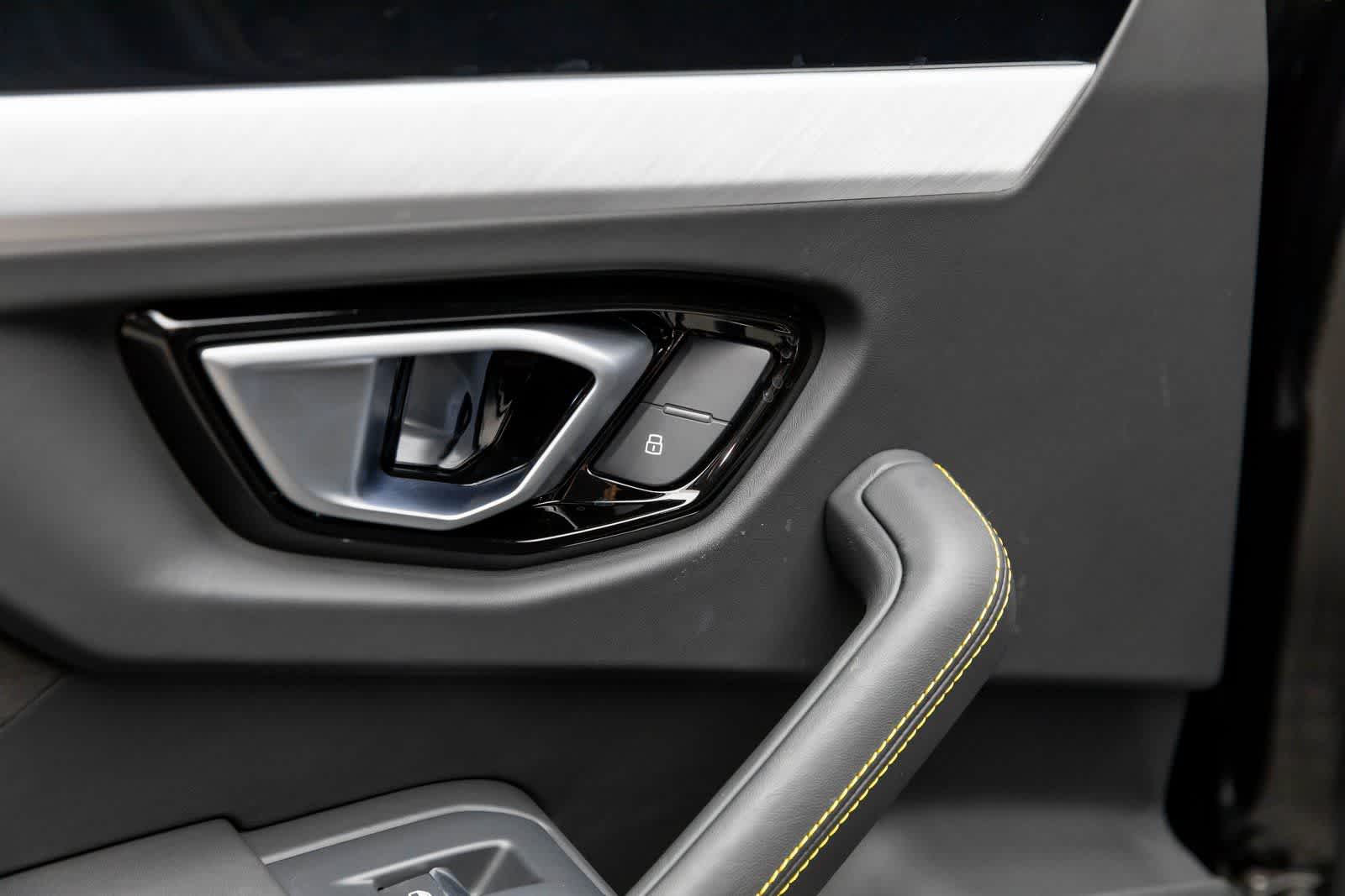 Thumbnail: 2022 Lamborghini Urus - 41