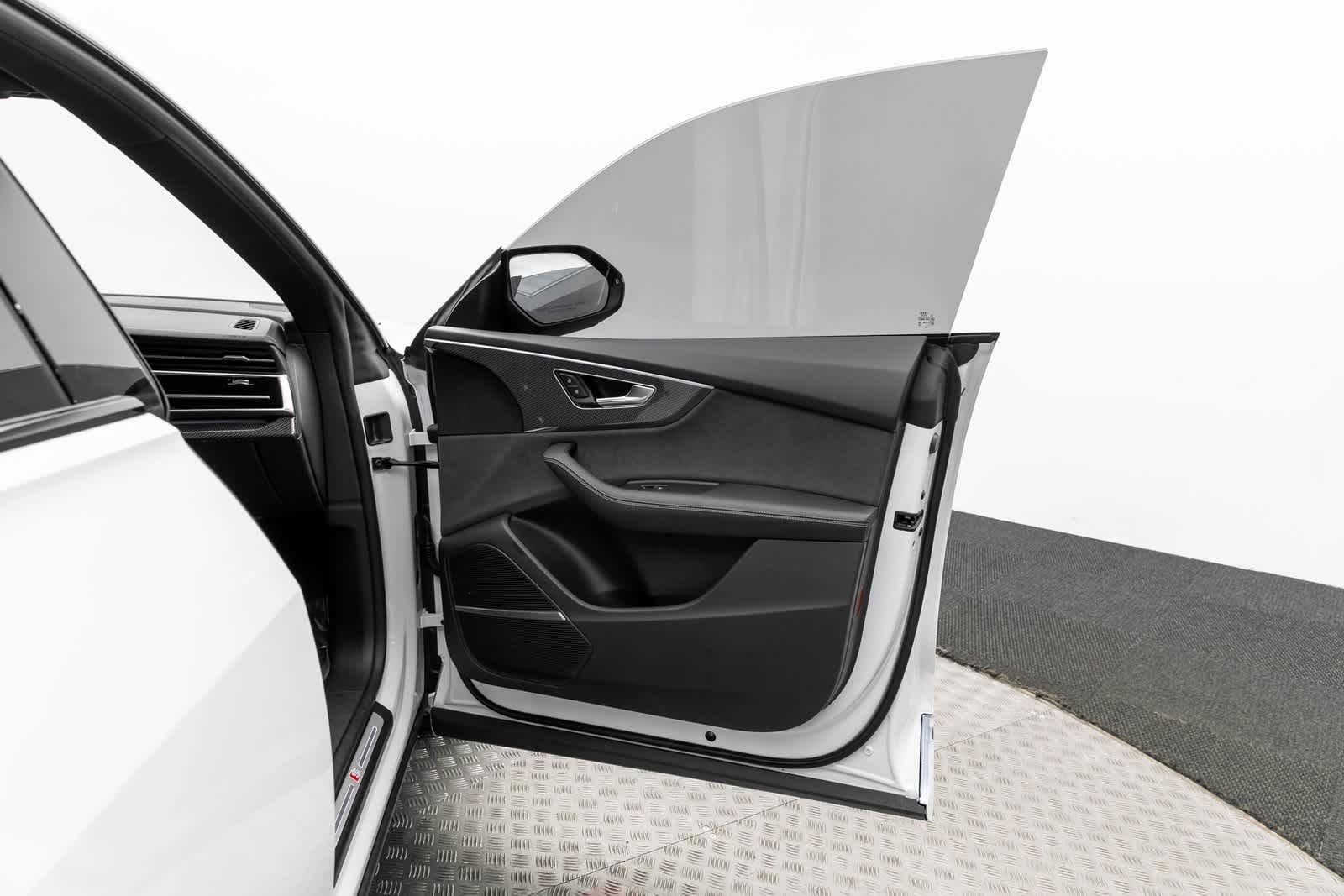 Thumbnail: 2023 Audi SQ8 - 44