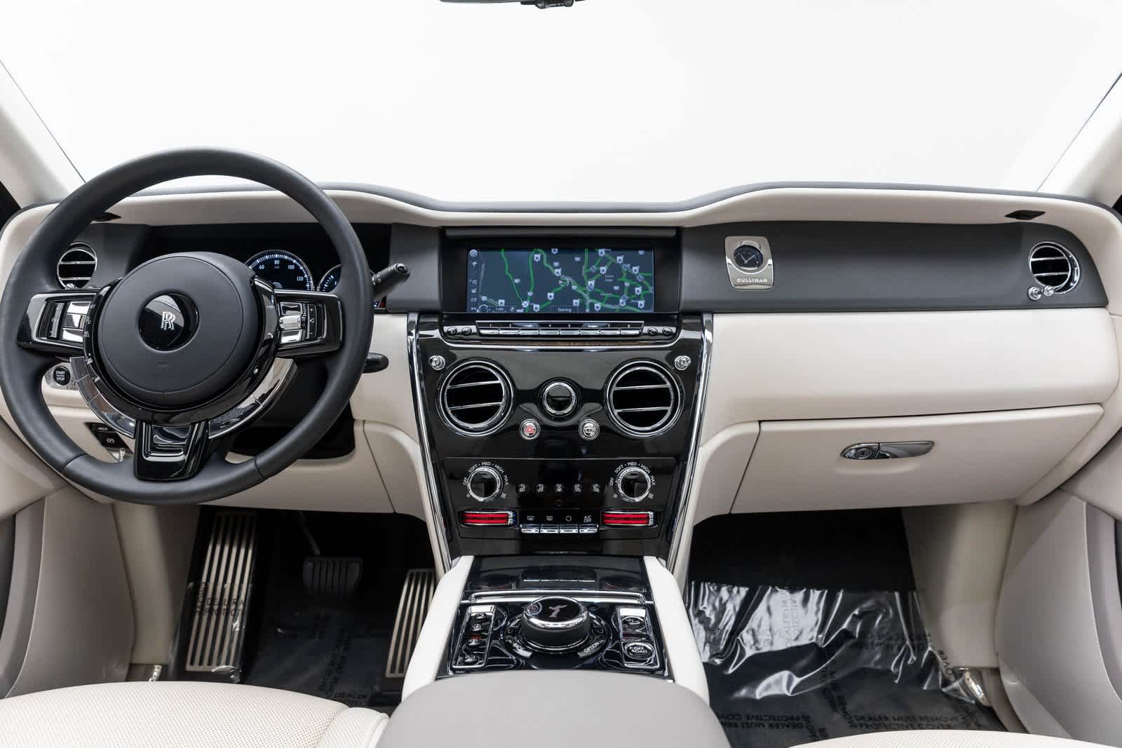 Thumbnail: 2022 Rolls-Royce Cullinan - 4