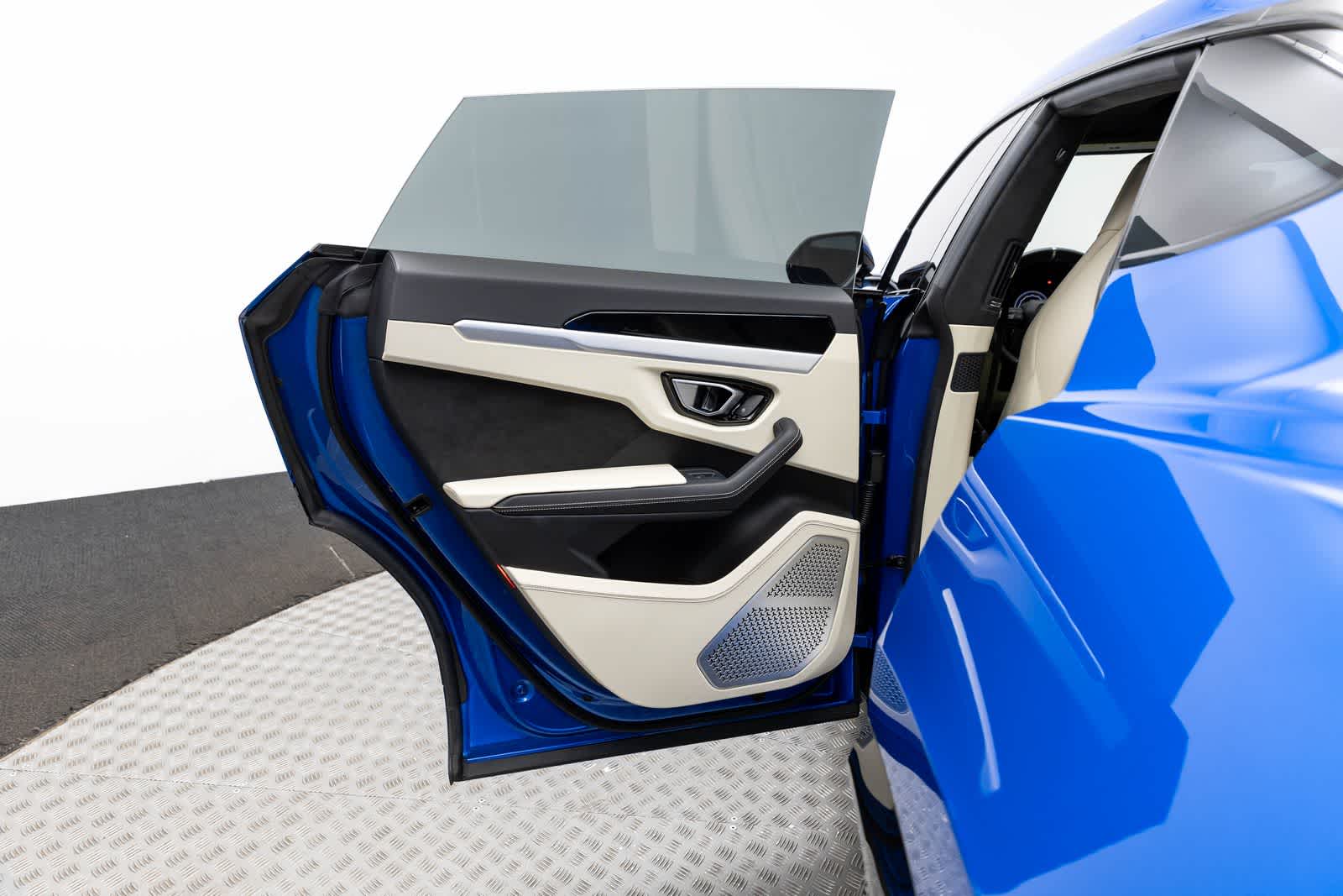 Thumbnail: 2019 Lamborghini Urus - 42