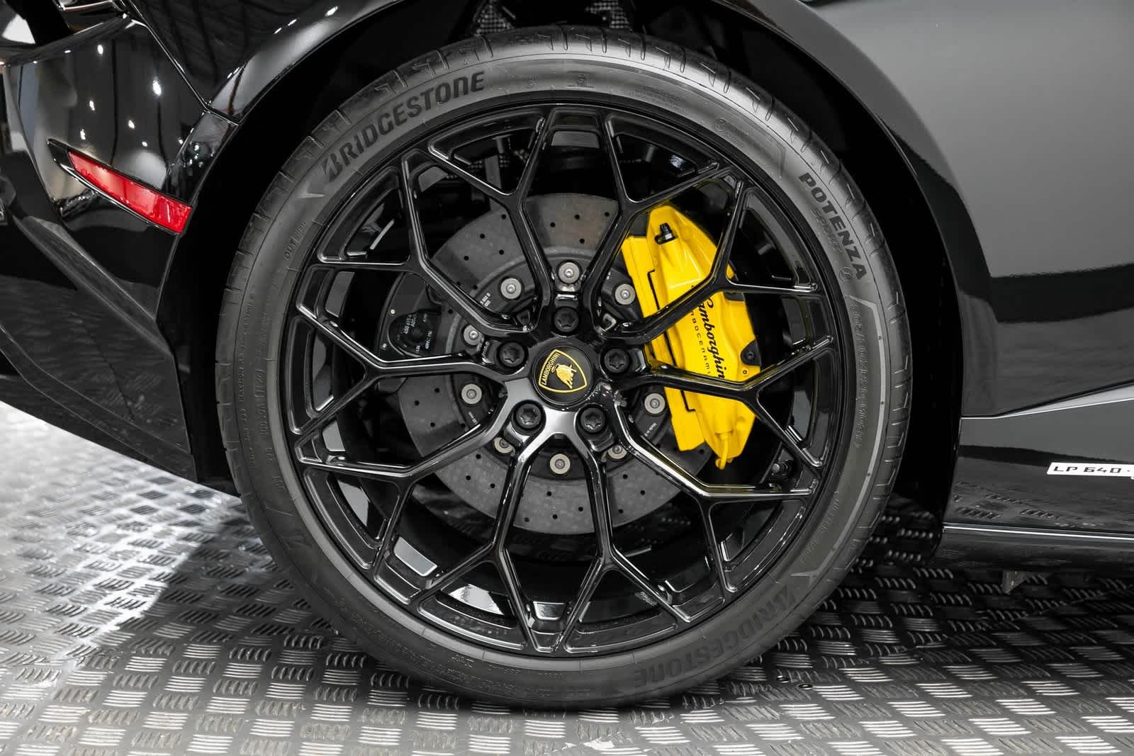 Thumbnail: 2024 Lamborghini Huracan - 40