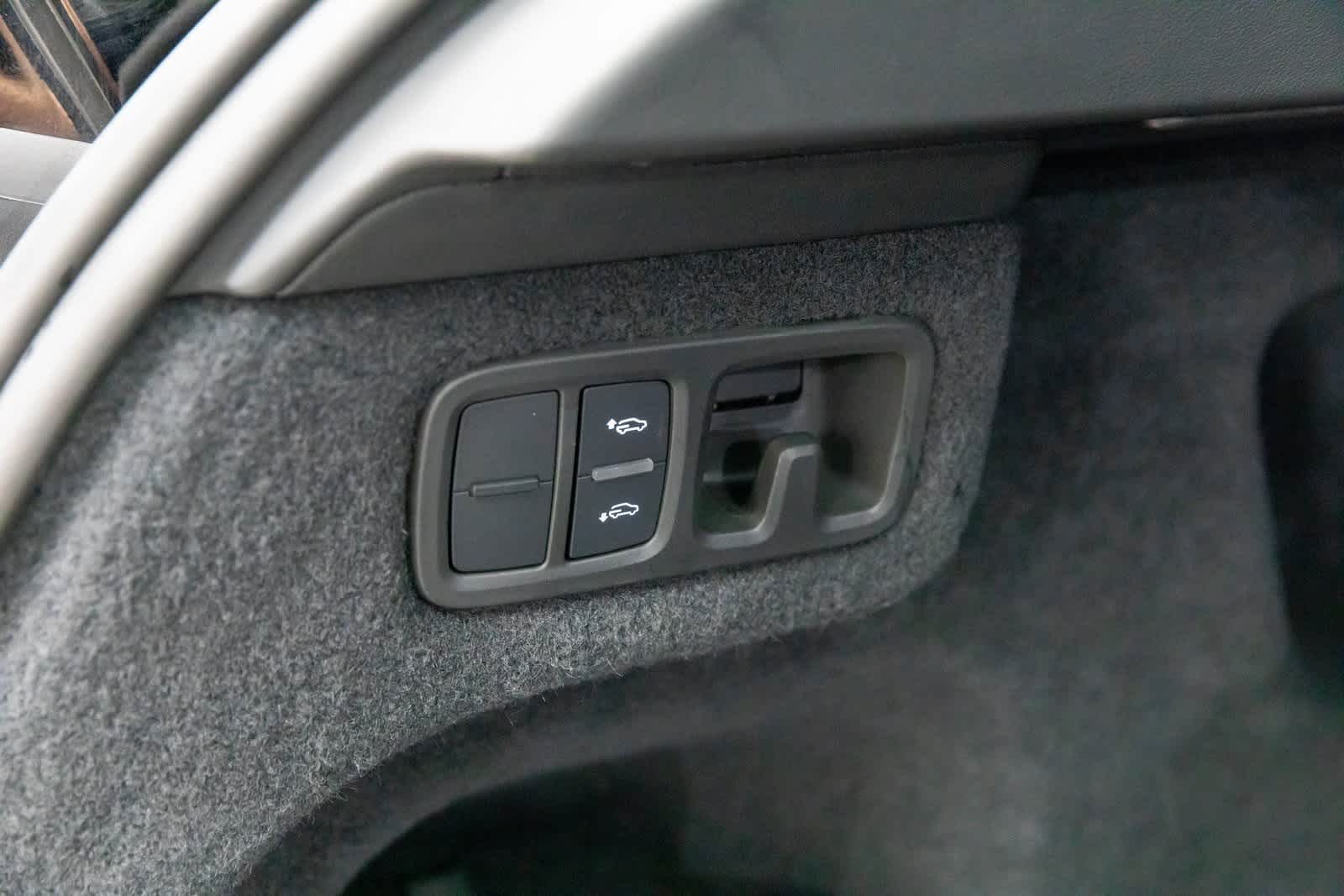 Thumbnail: 2022 Lamborghini Urus - 43