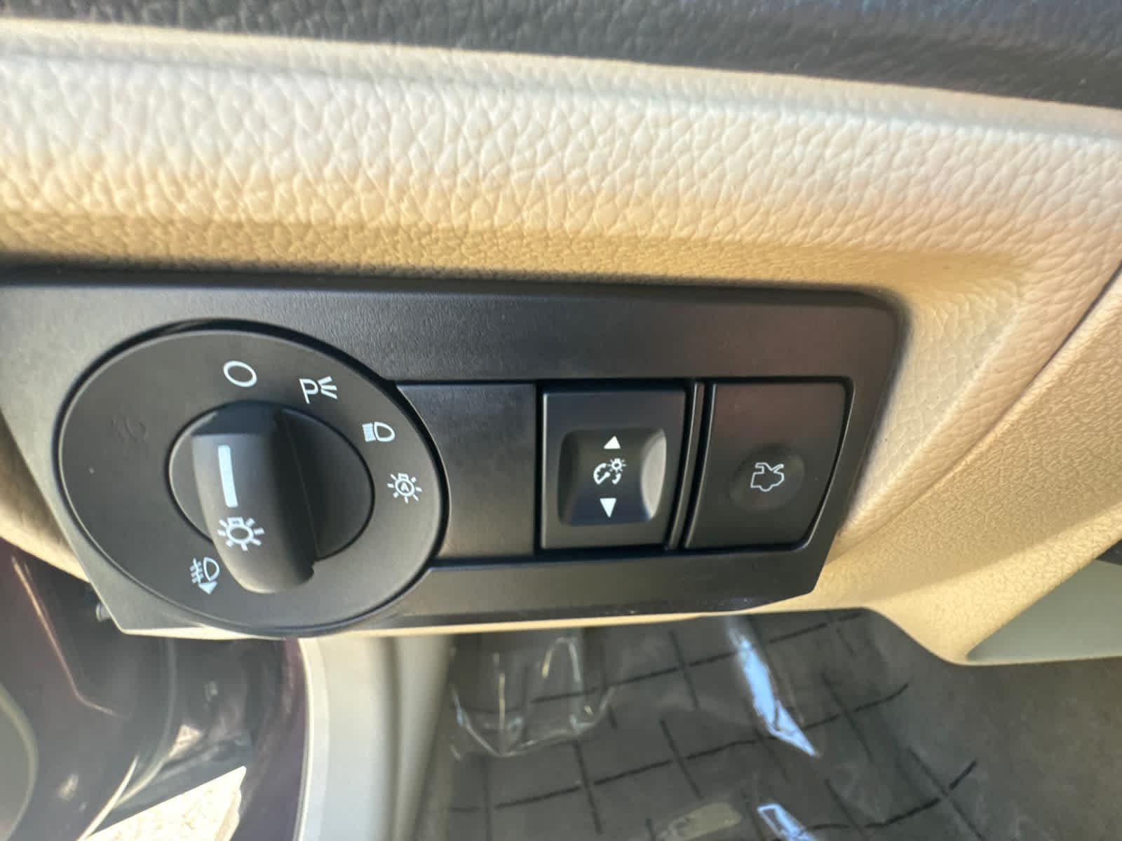 Thumbnail: 2011 Ford Fusion - 13