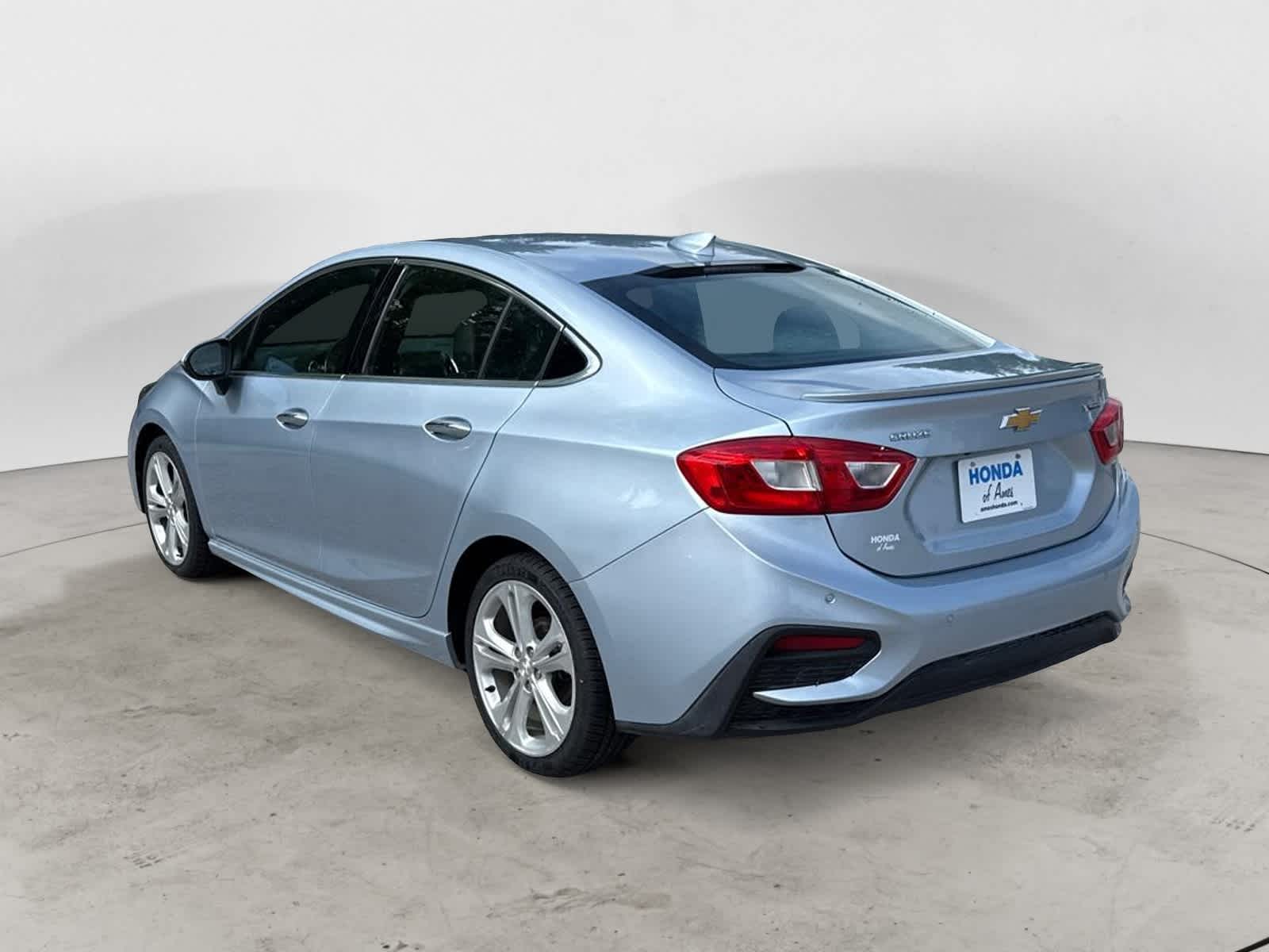 Thumbnail: 2017 Chevrolet Cruze - 3