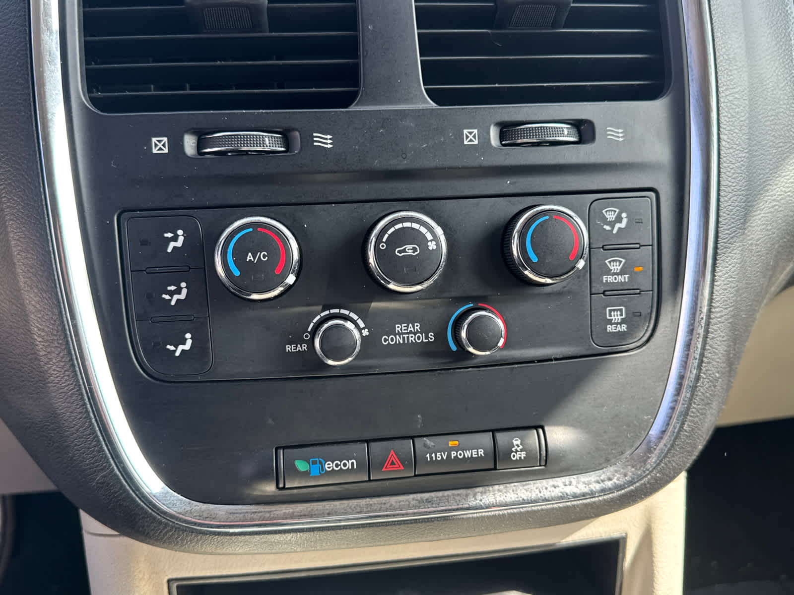 Thumbnail: 2016 Dodge Grand Caravan - 26