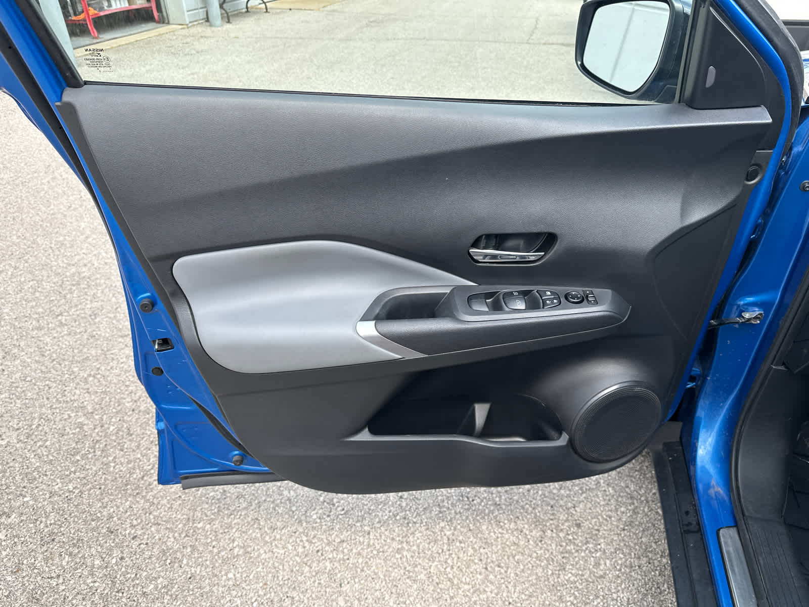 2022 Nissan Kicks SR 11