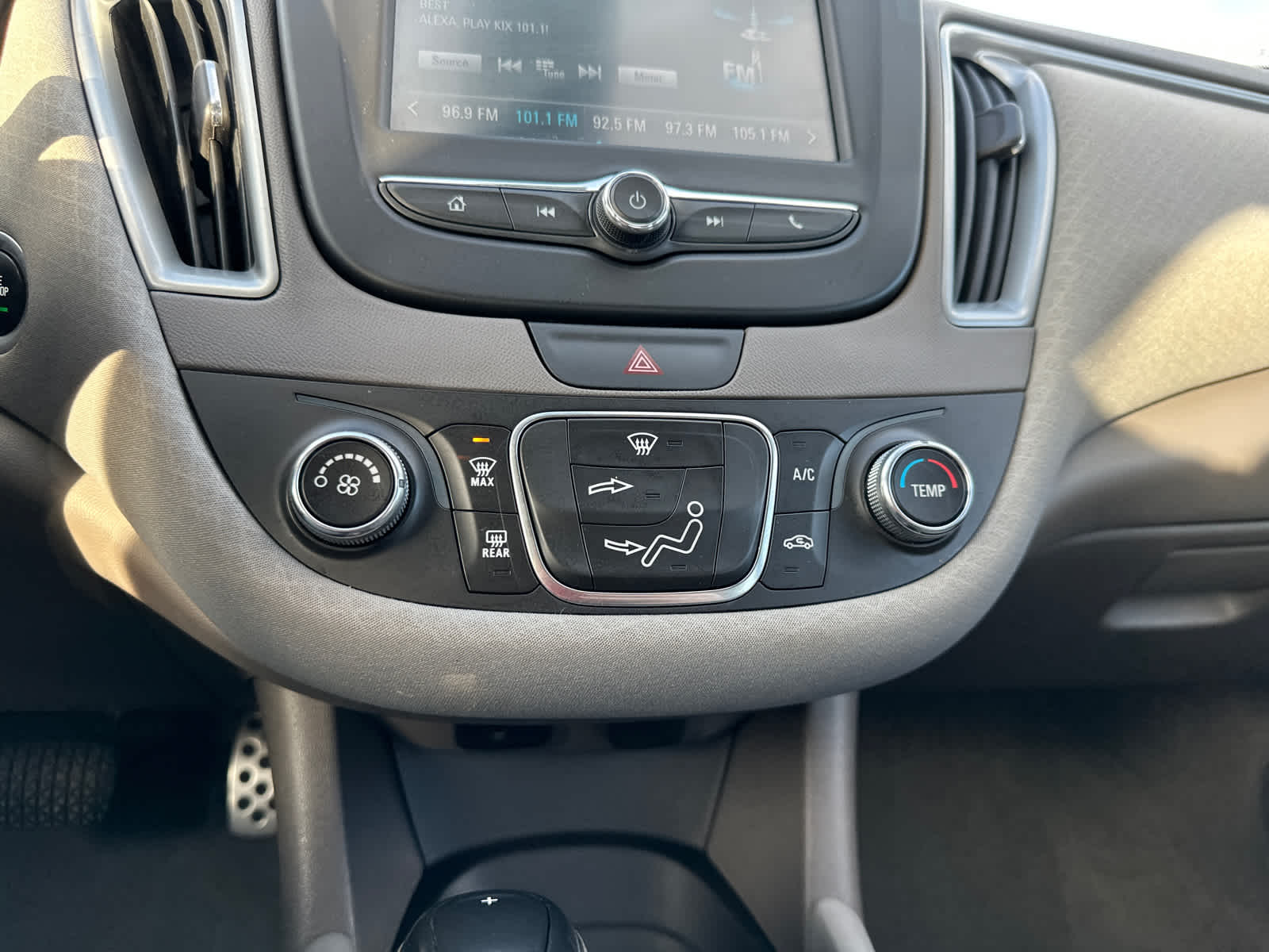 Thumbnail: 2016 Chevrolet Malibu - 23