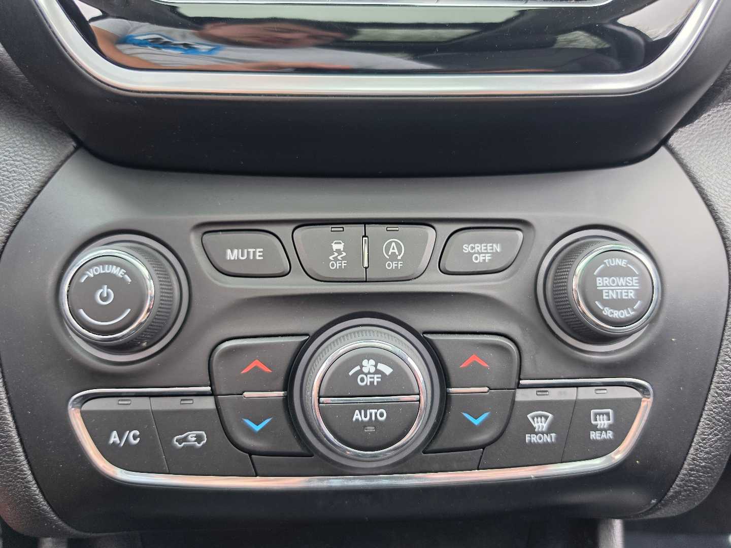 Thumbnail: 2021 Jeep Cherokee - 20