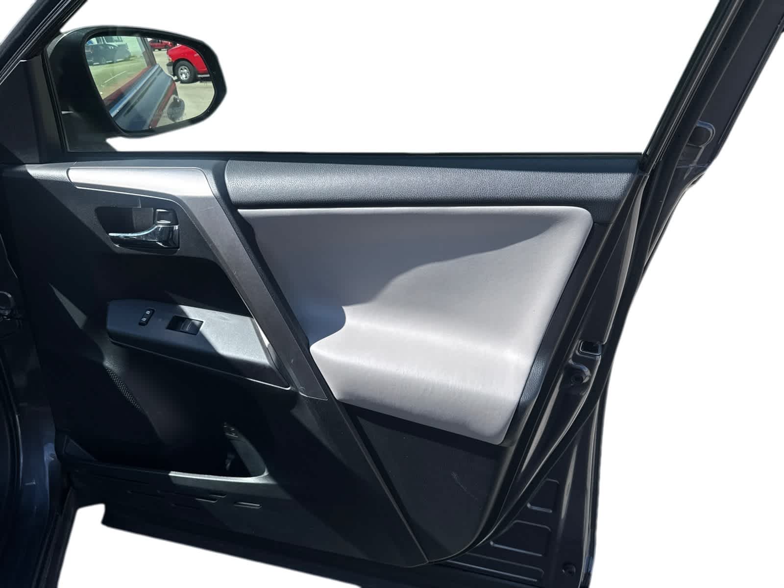 Thumbnail: 2016 Toyota RAV4 - 7
