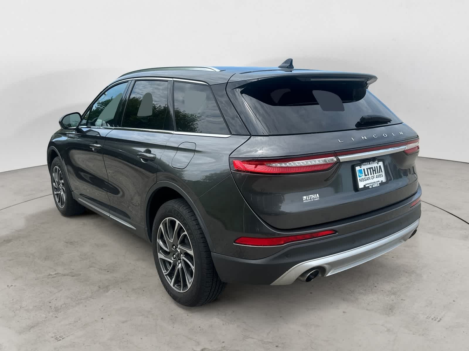 Thumbnail: 2020 Lincoln Corsair - 2