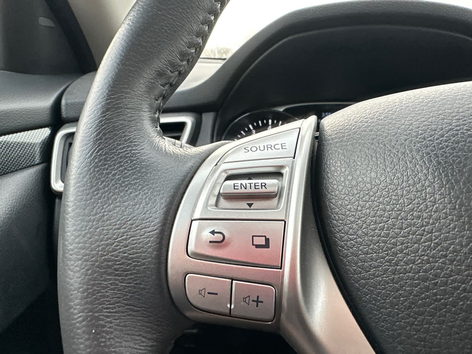 Thumbnail: 2015 Nissan Rogue - 19