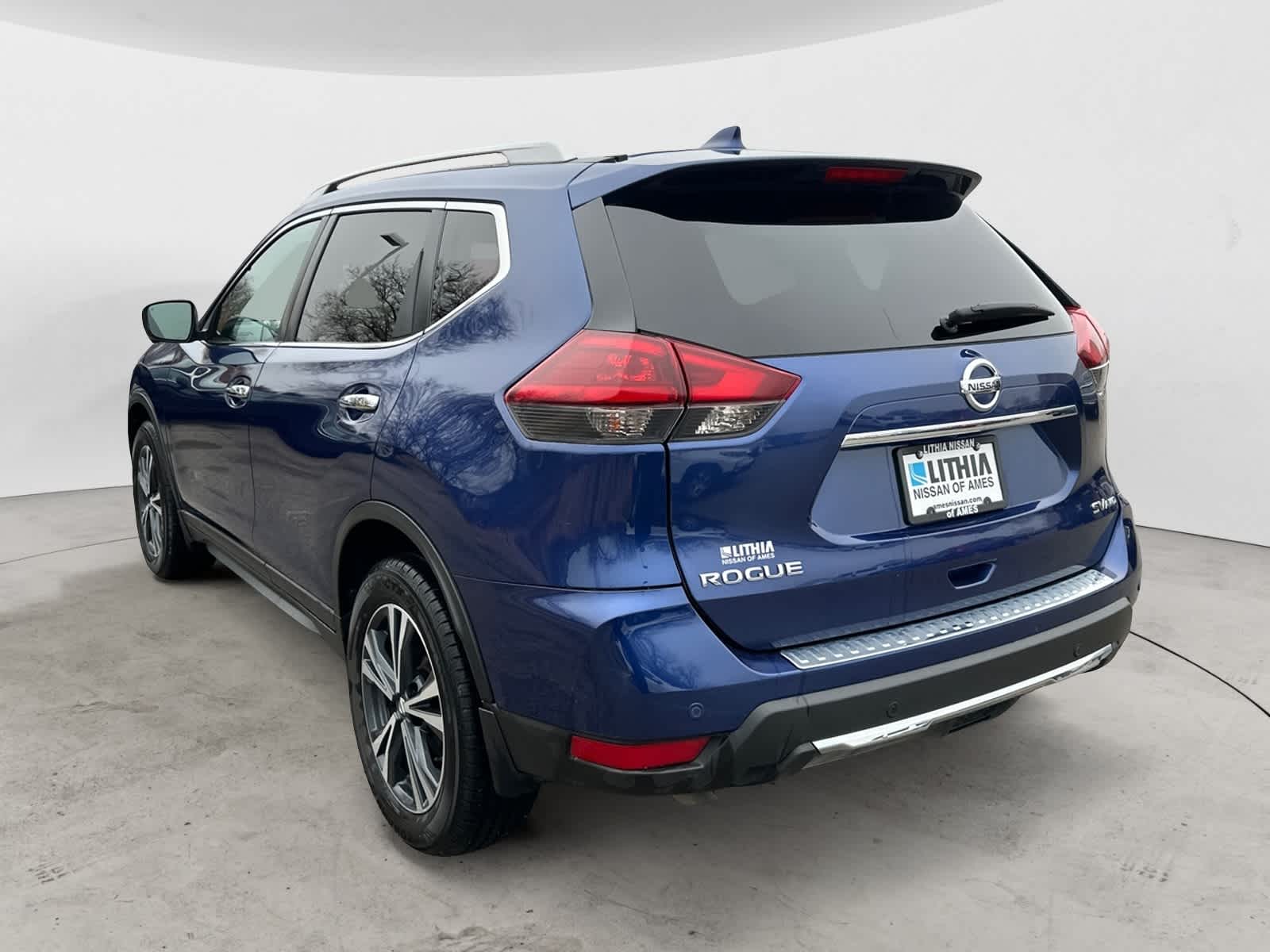 2020 Nissan Rogue SV photo 2