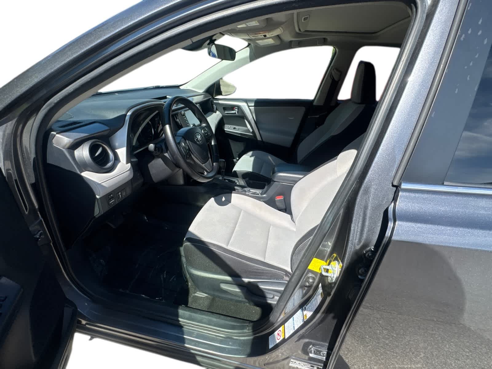 Thumbnail: 2016 Toyota RAV4 - 14