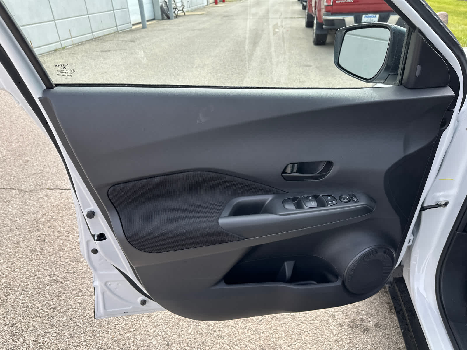 Thumbnail: 2025 Nissan Kicks - 13