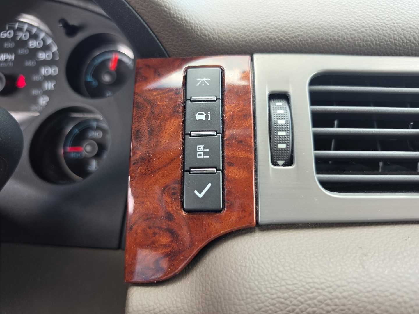 Thumbnail: 2014 GMC Yukon XL - 19