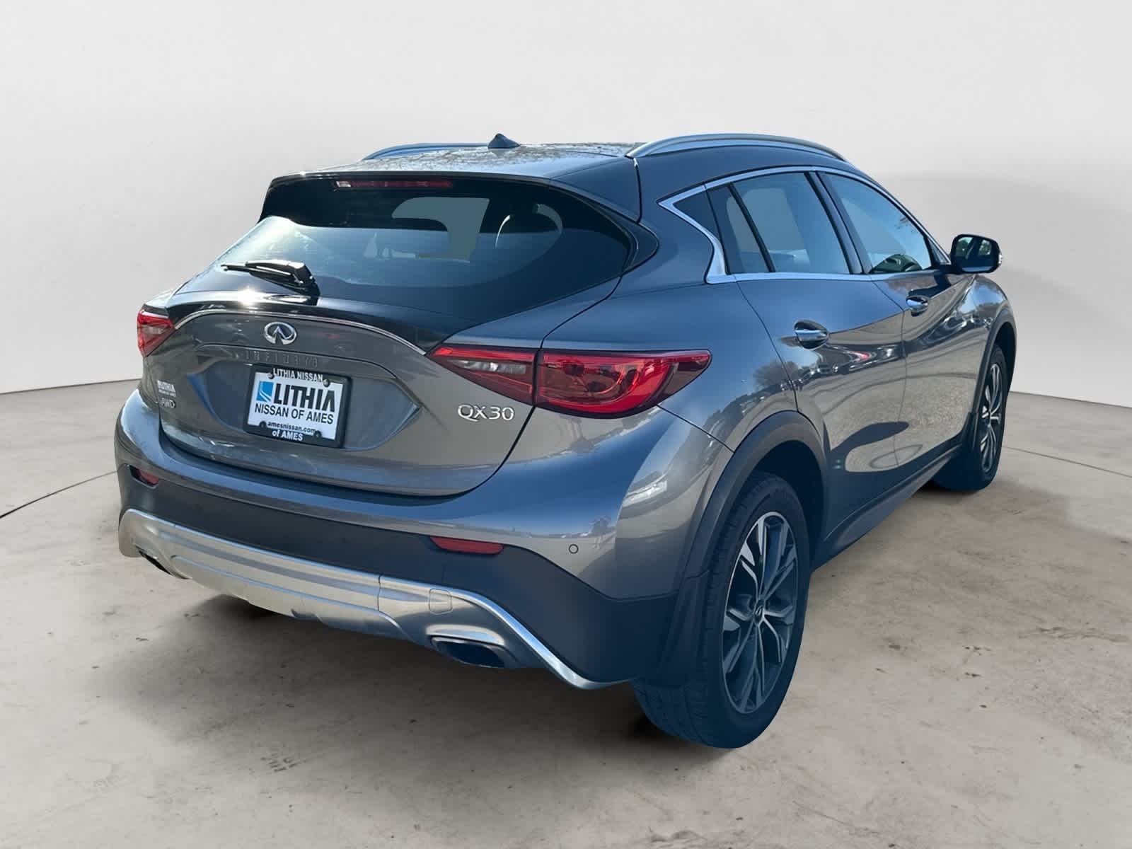Thumbnail: 2019 INFINITI QX30 - 3