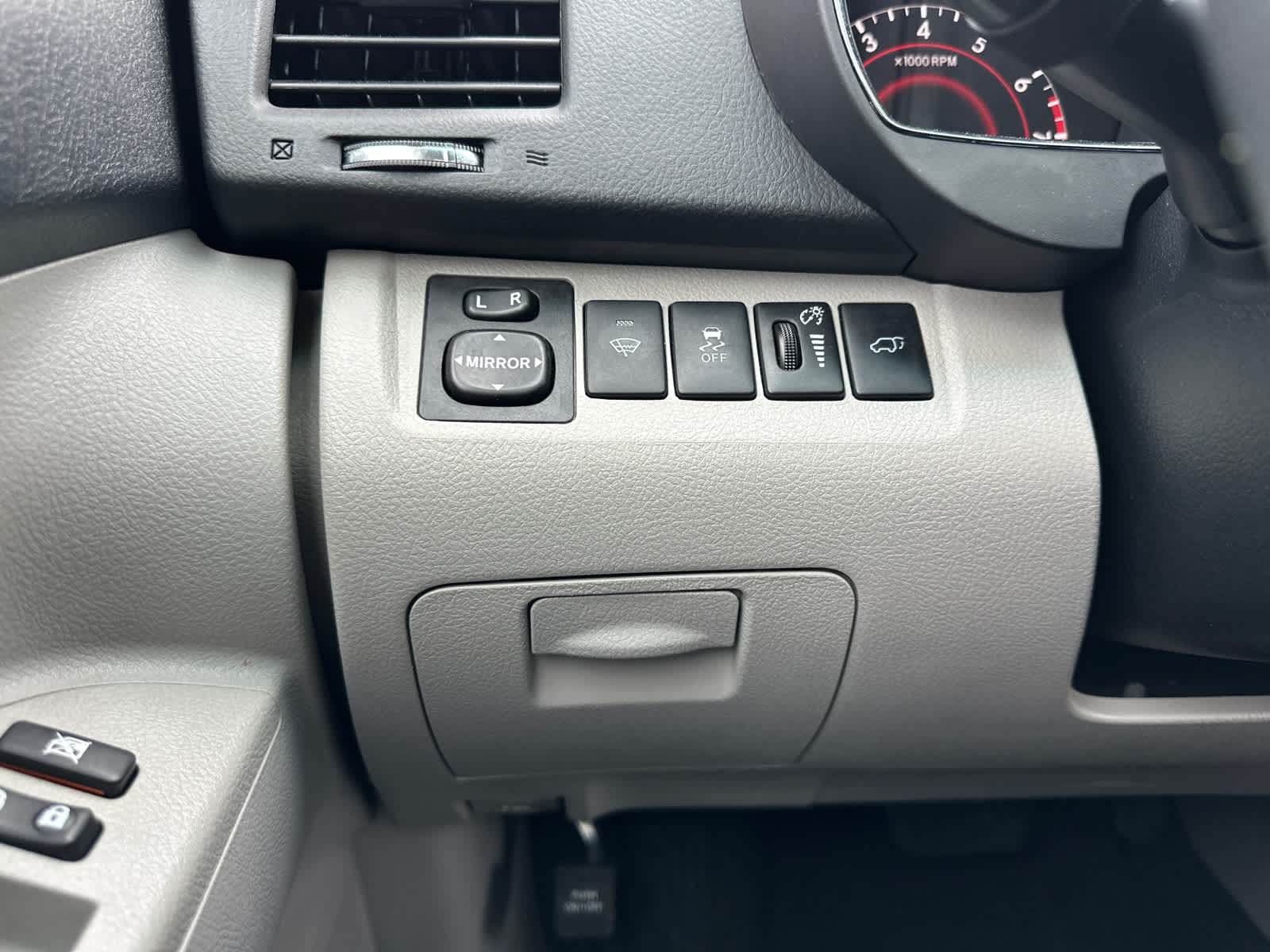 Thumbnail: 2012 Toyota Highlander - 21