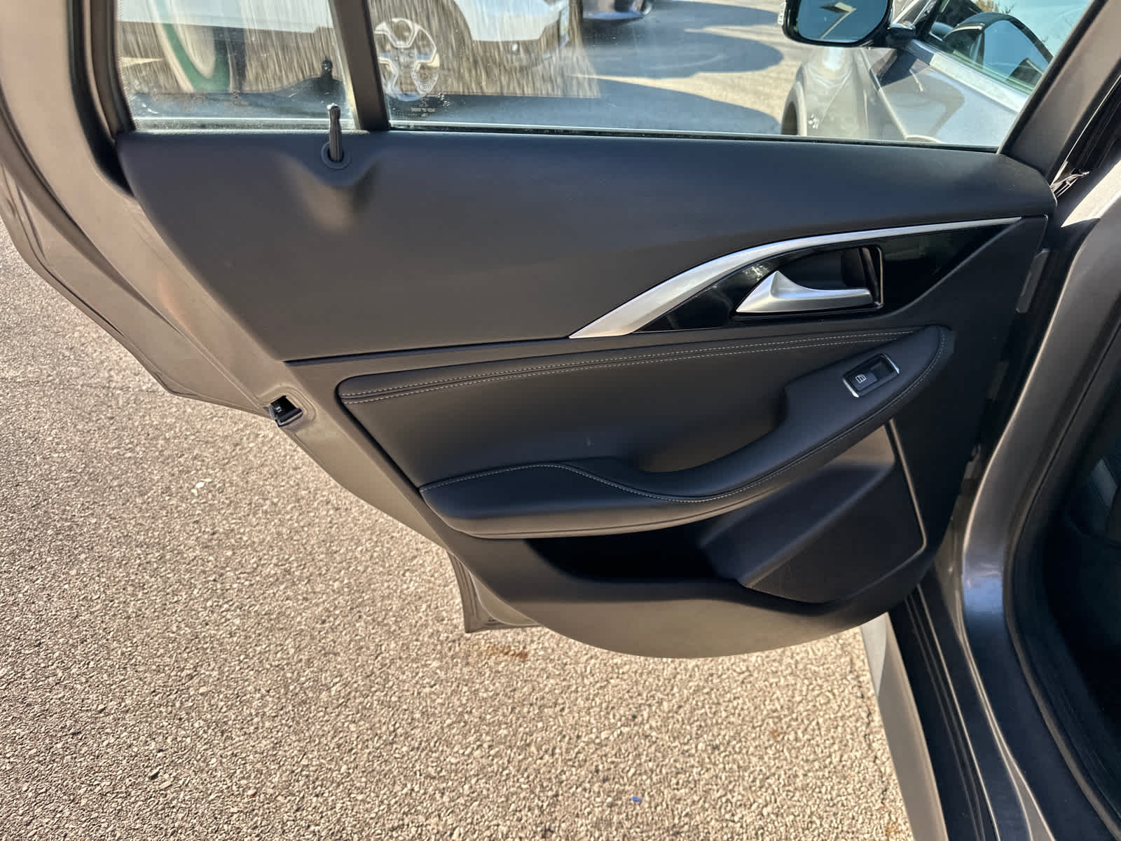 Thumbnail: 2019 INFINITI QX30 - 15