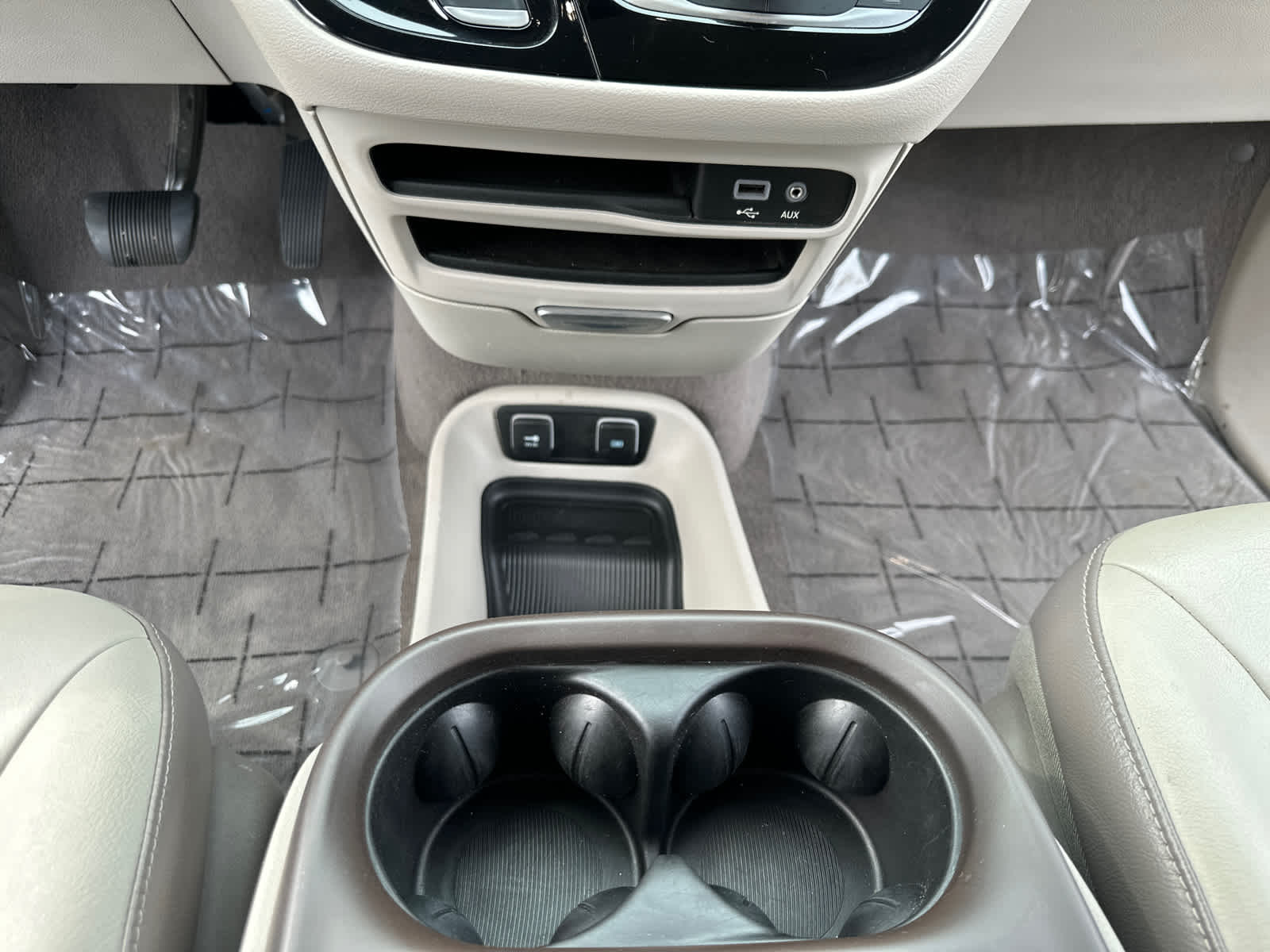 Thumbnail: 2017 Chrysler Pacifica - 20