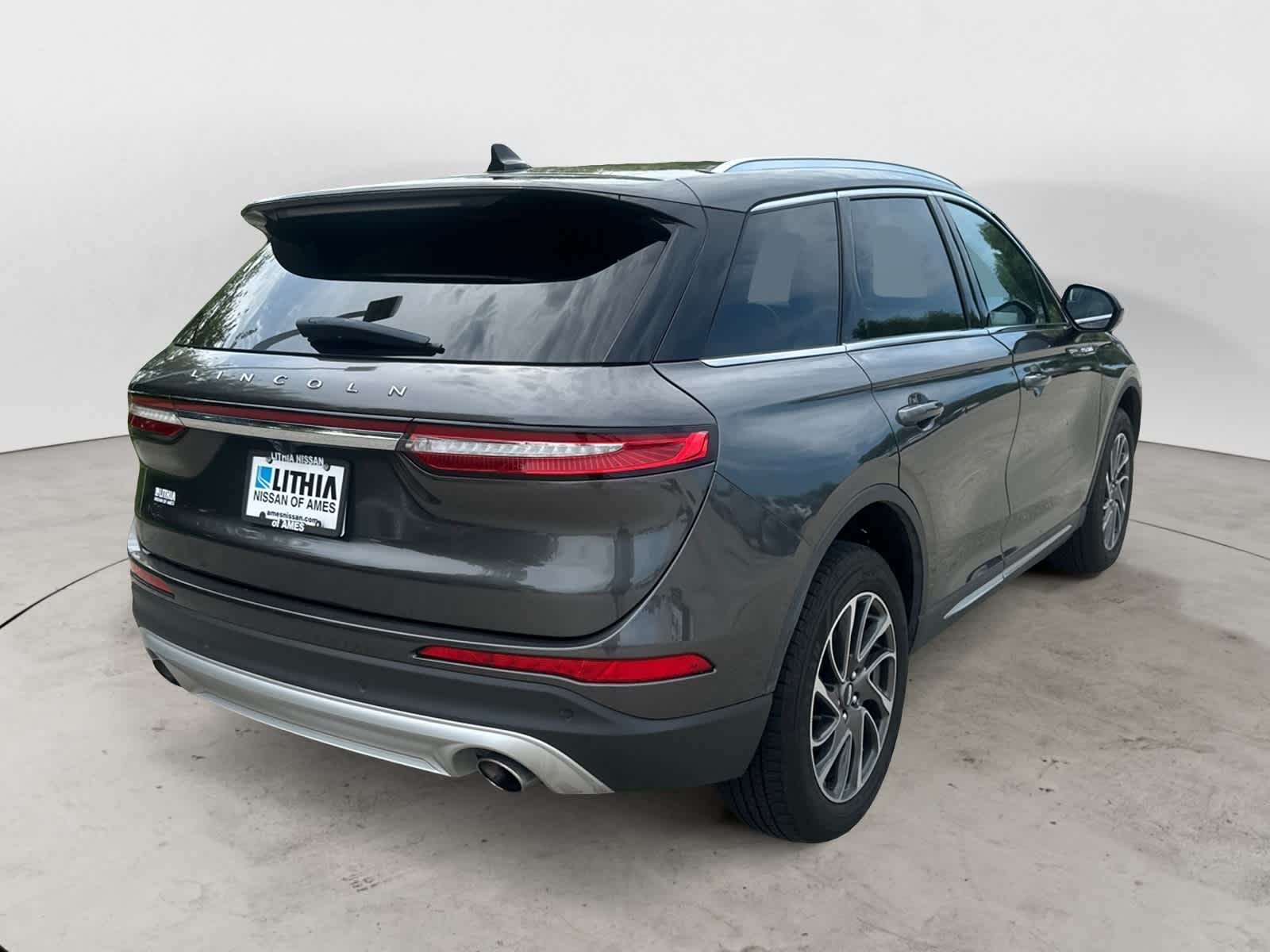 2020 Lincoln Corsair Standard photo 3