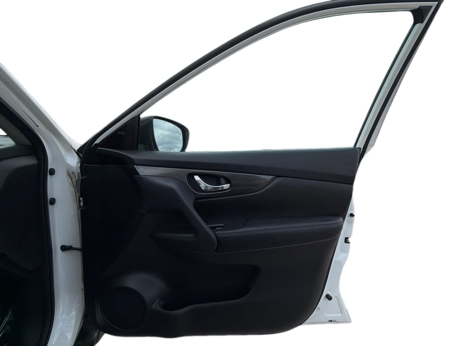 Thumbnail: 2015 Nissan Rogue - 5