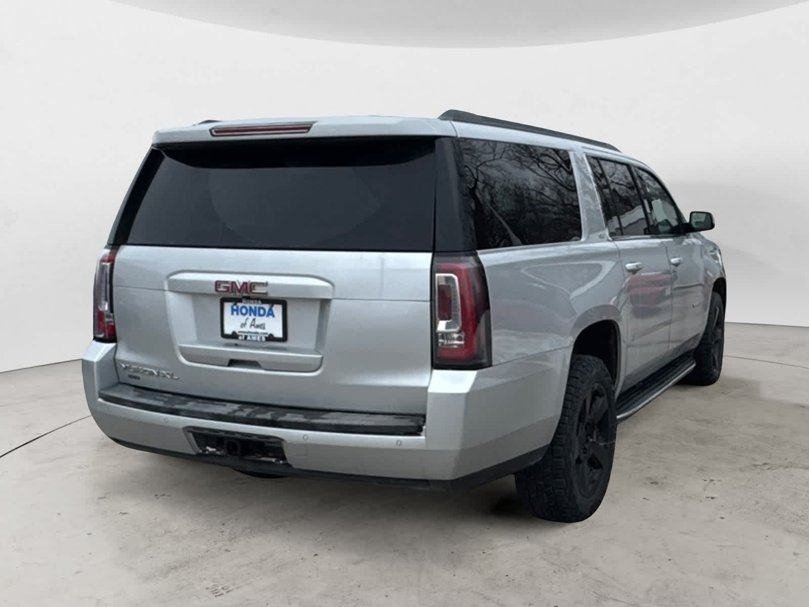 Thumbnail: 2017 GMC Yukon XL - 4