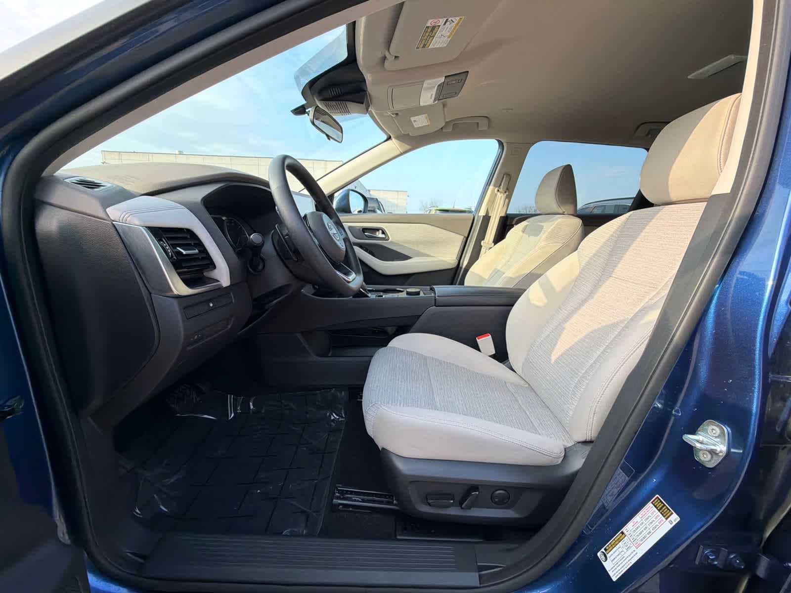 Thumbnail: 2022 Nissan Rogue - 18