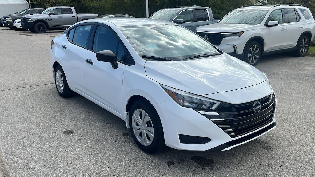 New 2025 Nissan Versa 1.6 S Sedan