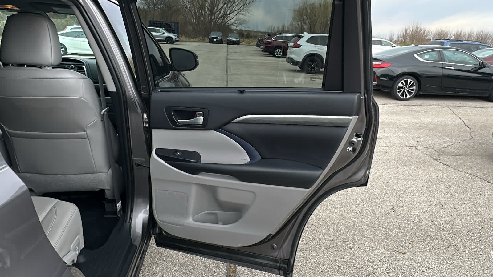 Thumbnail: 2019 Toyota Highlander - 9