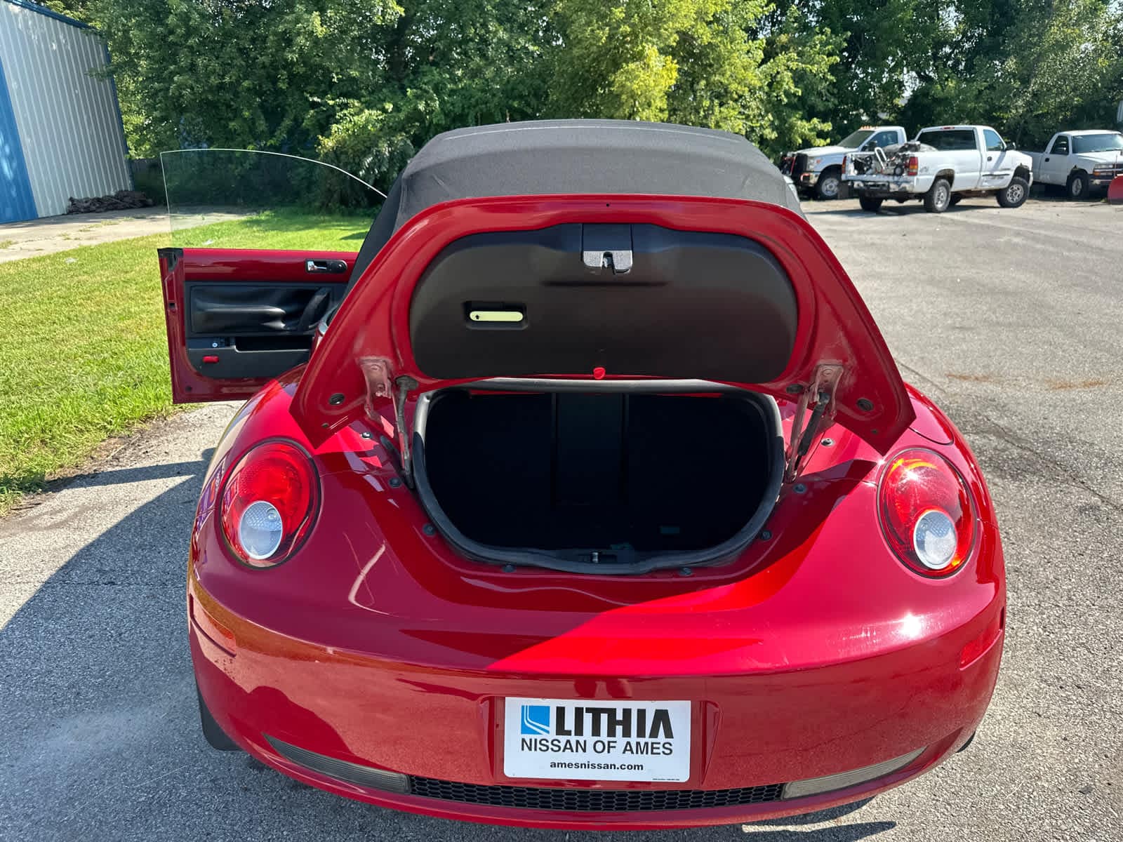 Thumbnail: 2006 Volkswagen New Beetle - 8
