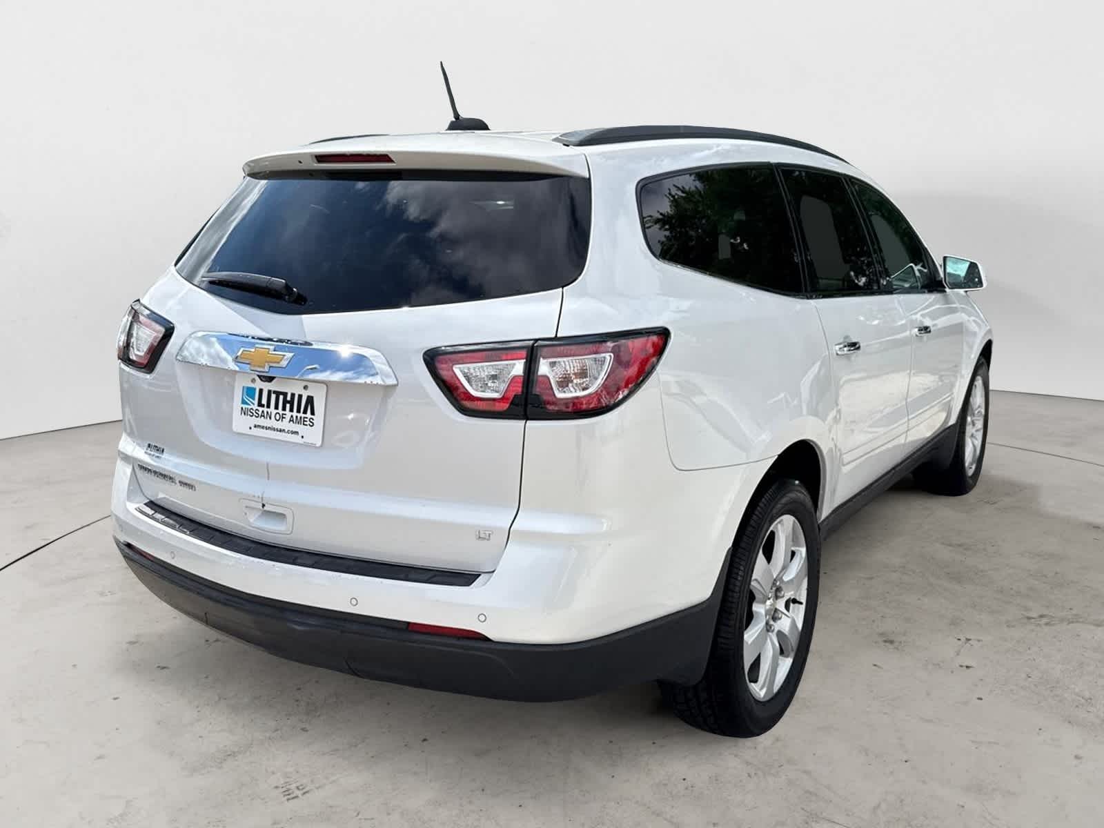 Thumbnail: 2017 Chevrolet Traverse - 3