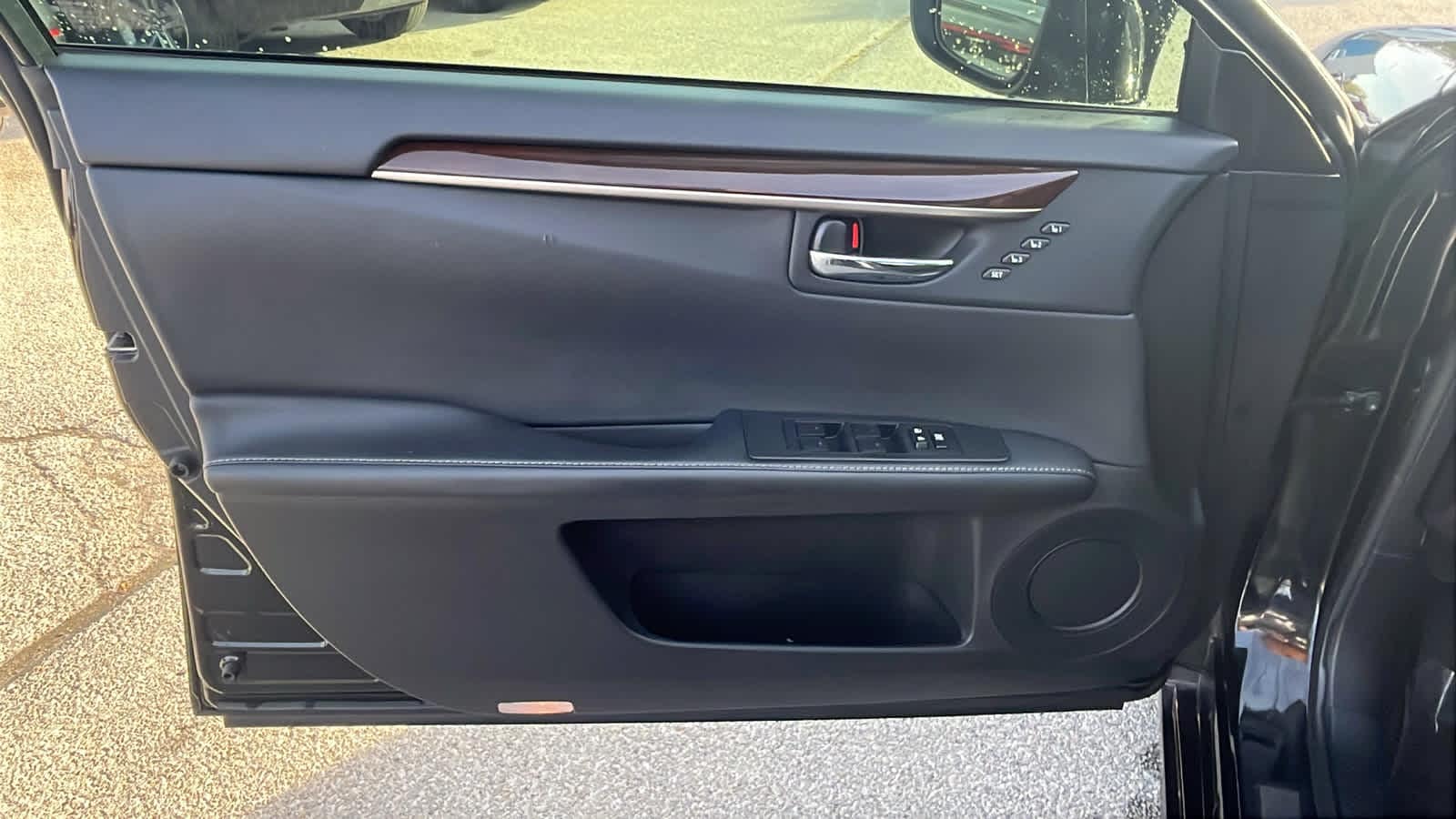 Thumbnail: 2014 Lexus ES - 13