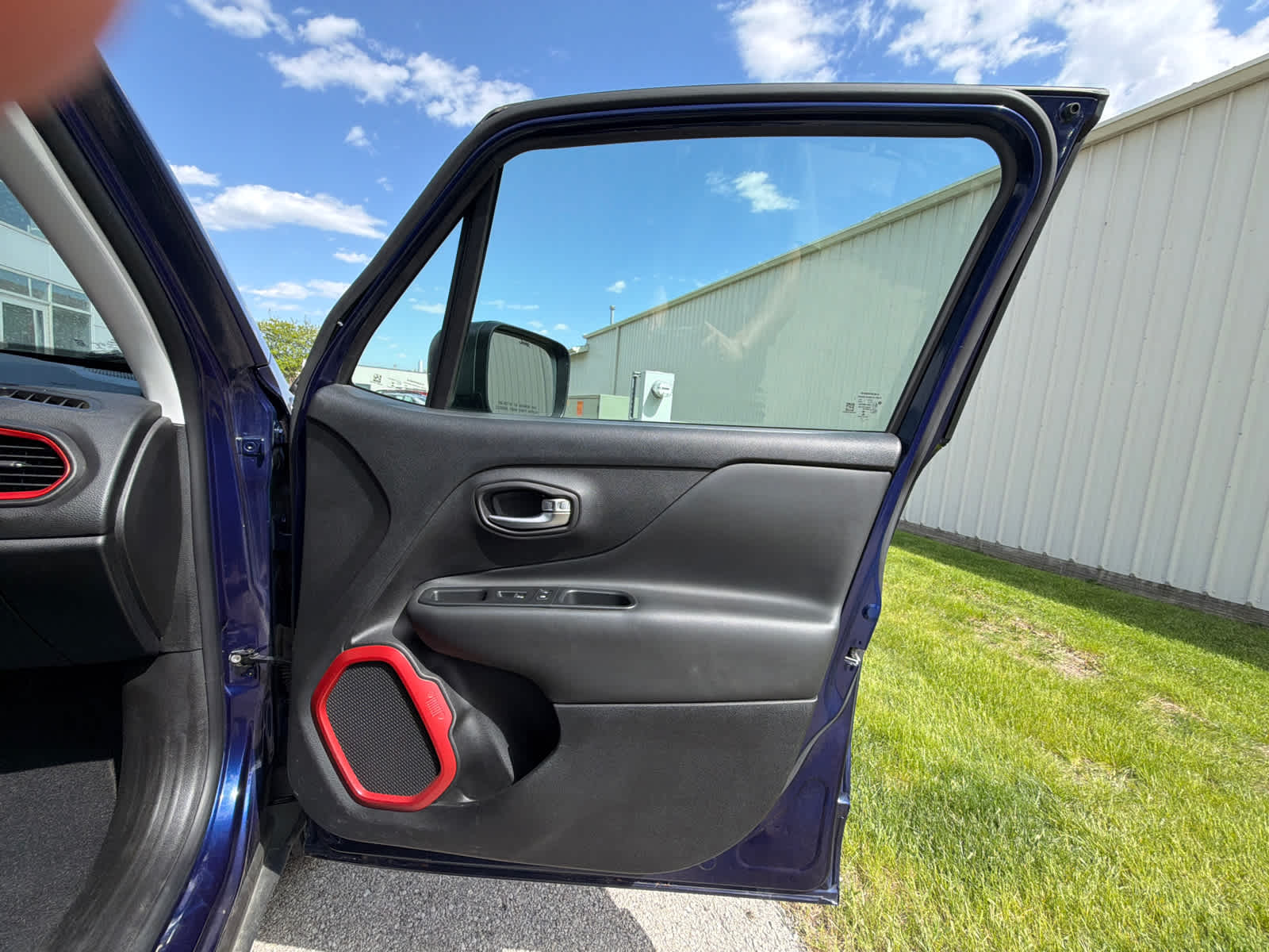 Thumbnail: 2017 Jeep Renegade - 7