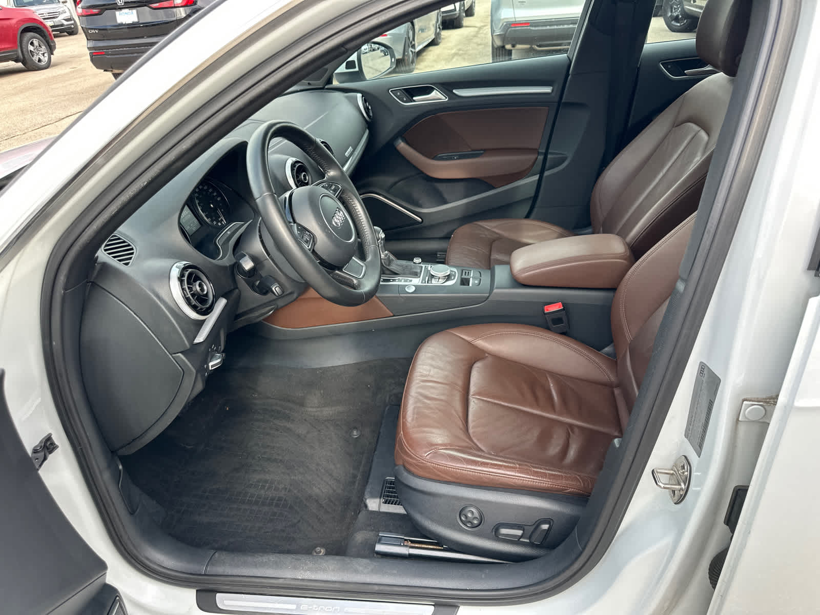 Thumbnail: 2016 Audi A3 e-tron - 16