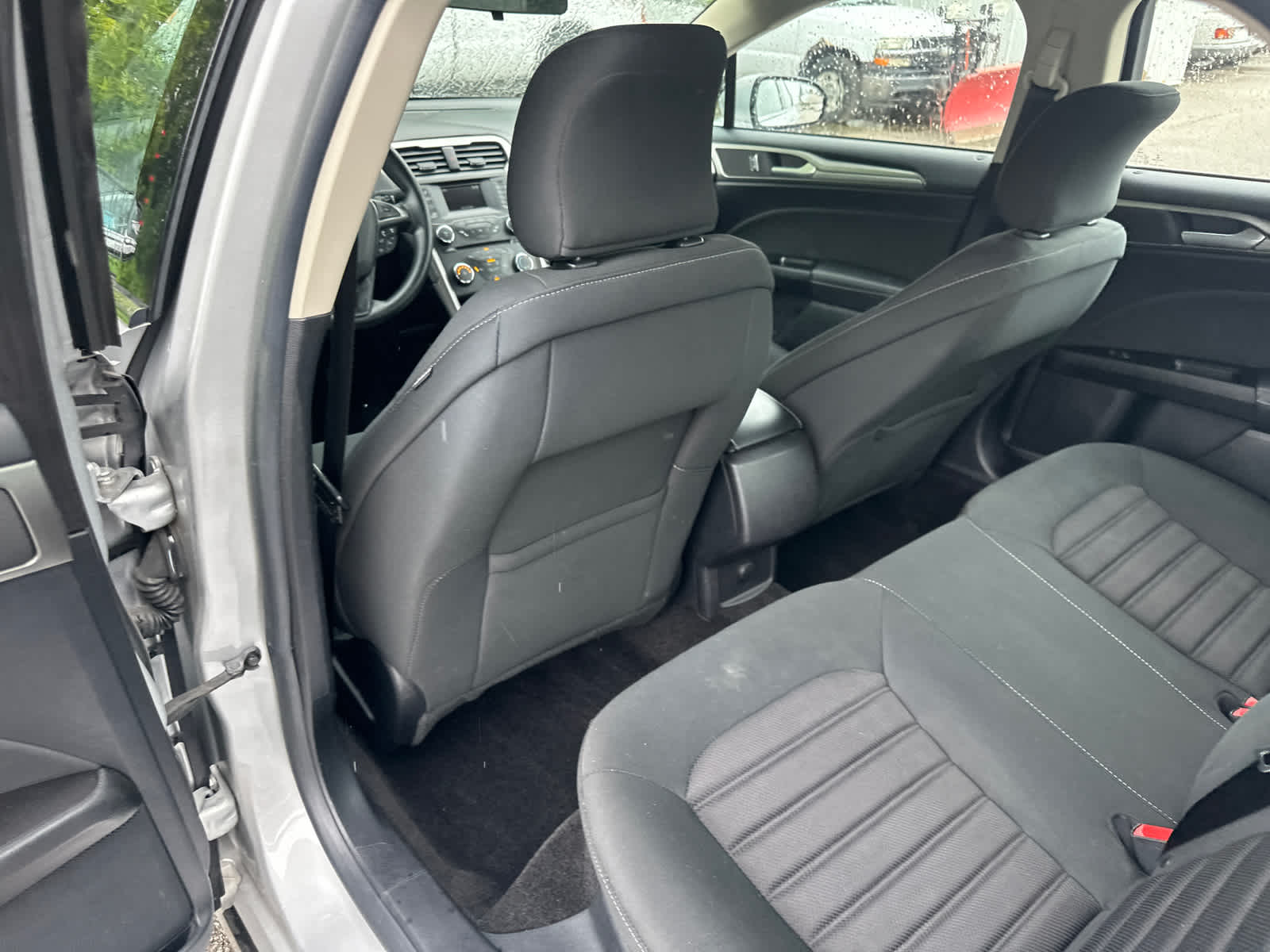 2017 Ford Fusion SE 12