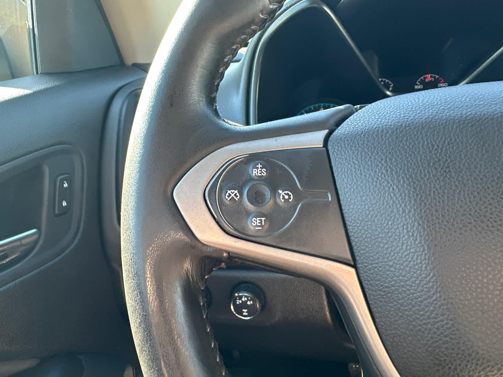 Thumbnail: 2015 Chevrolet Colorado - 18