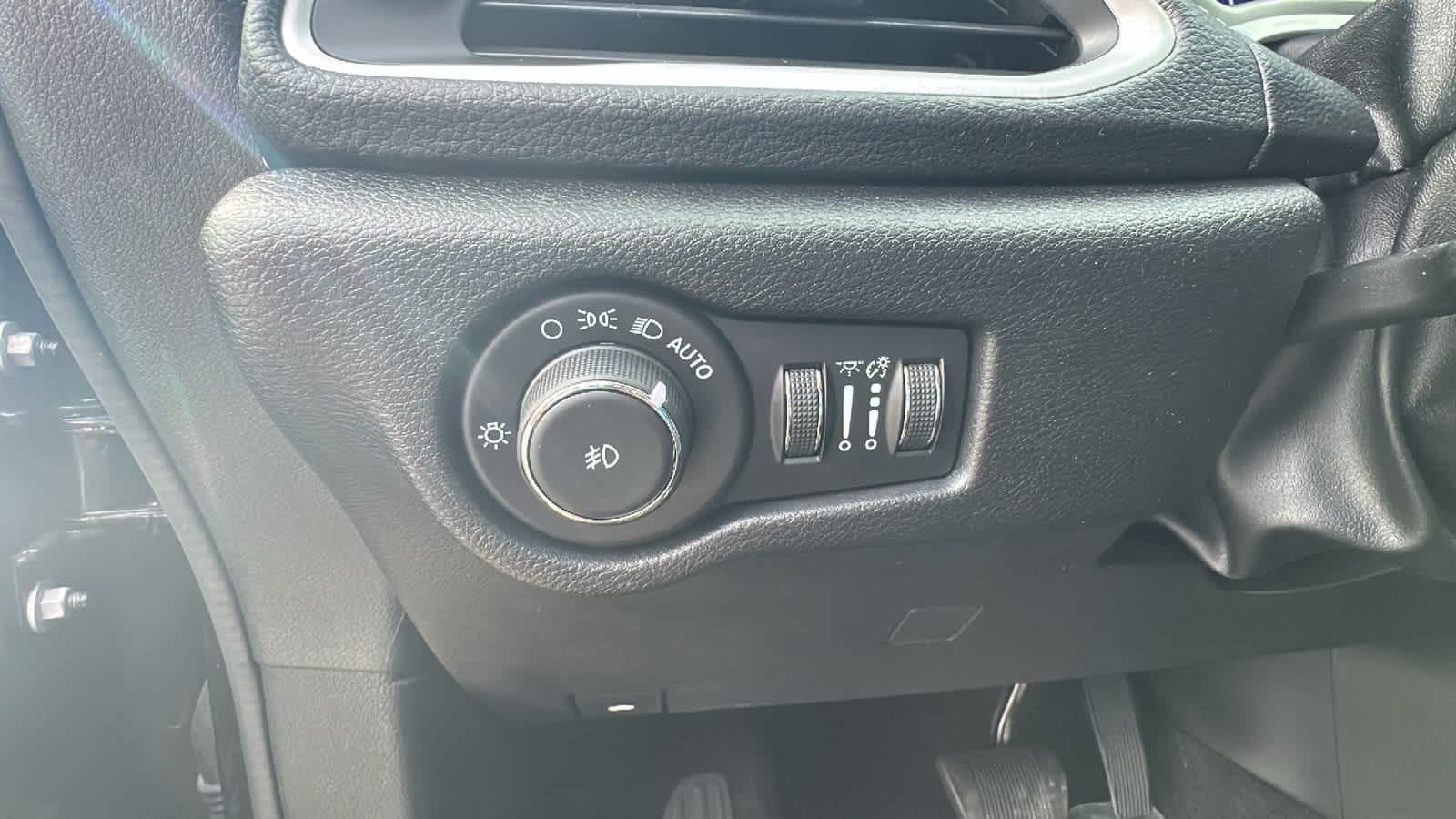 Thumbnail: 2021 Chrysler Pacifica - 16