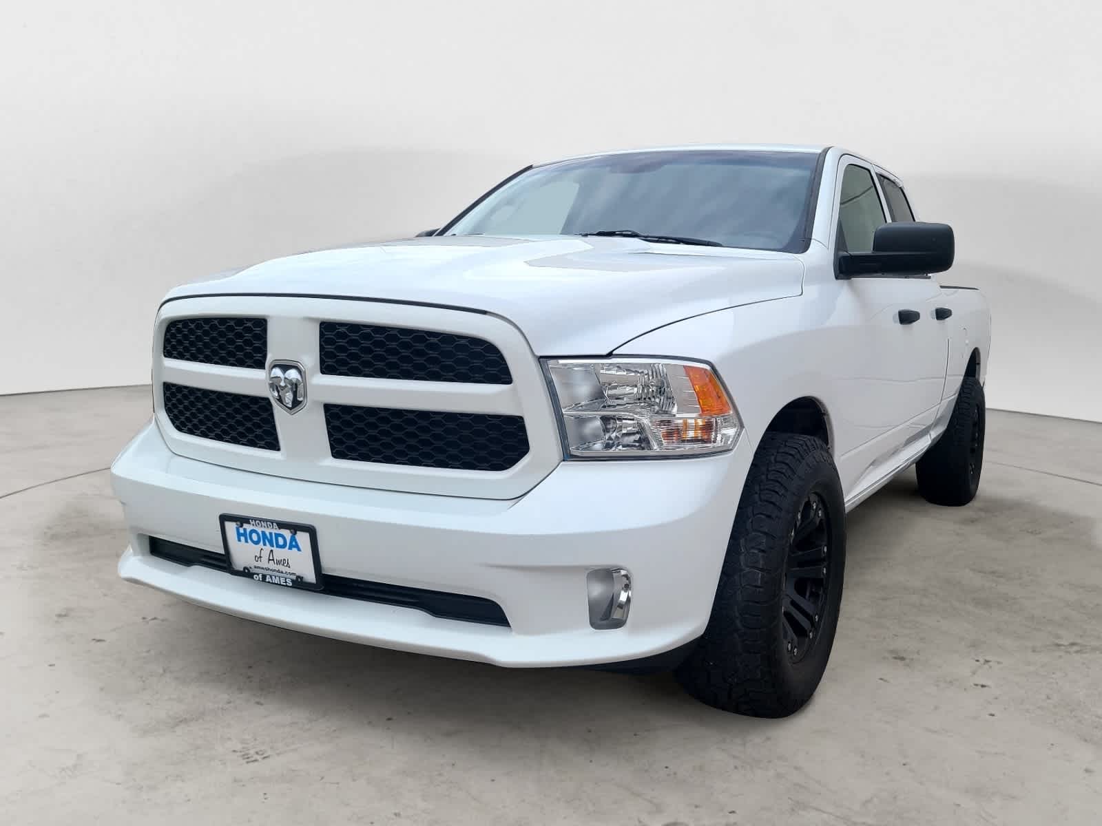2019 RAM 1500 Classic Express 4x4 Quad Cab 6'4's photo