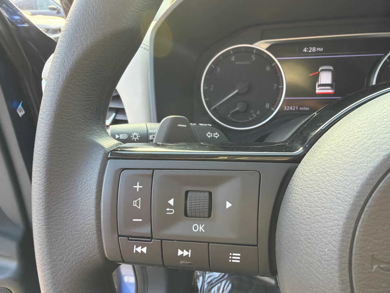 Thumbnail: 2022 Nissan Rogue - 22