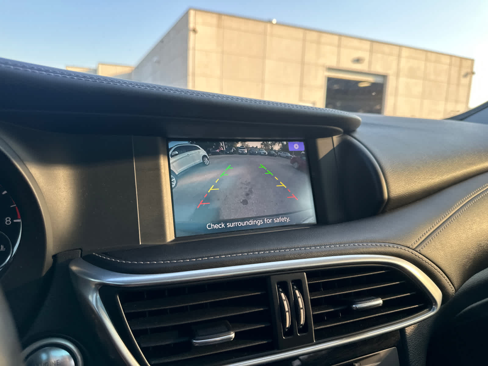 Thumbnail: 2018 INFINITI QX30 - 28